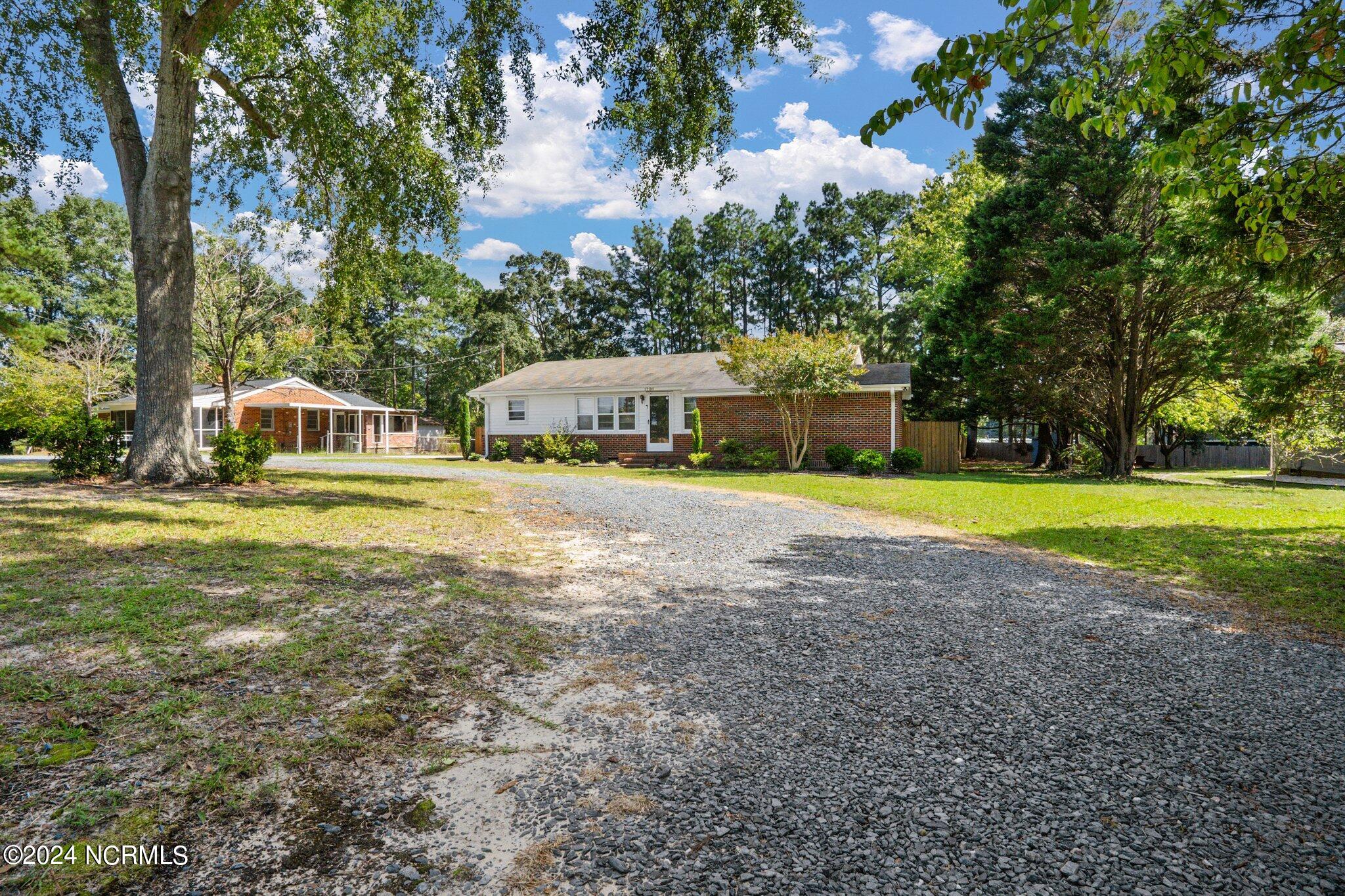 1708 N Poplar Street Property Photo 4