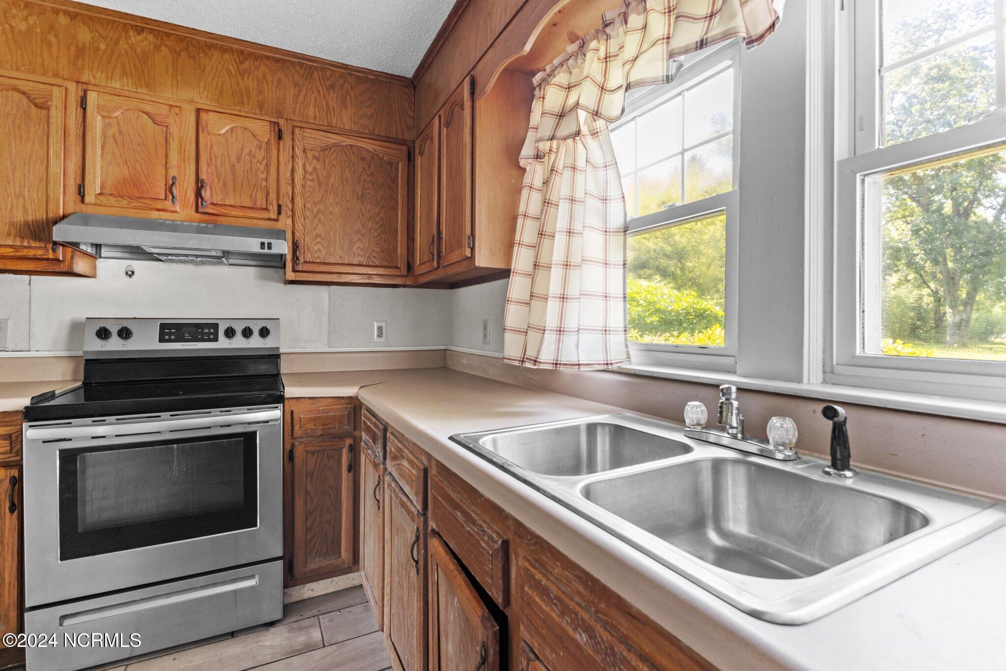 719 Barden Street Property Photo 14
