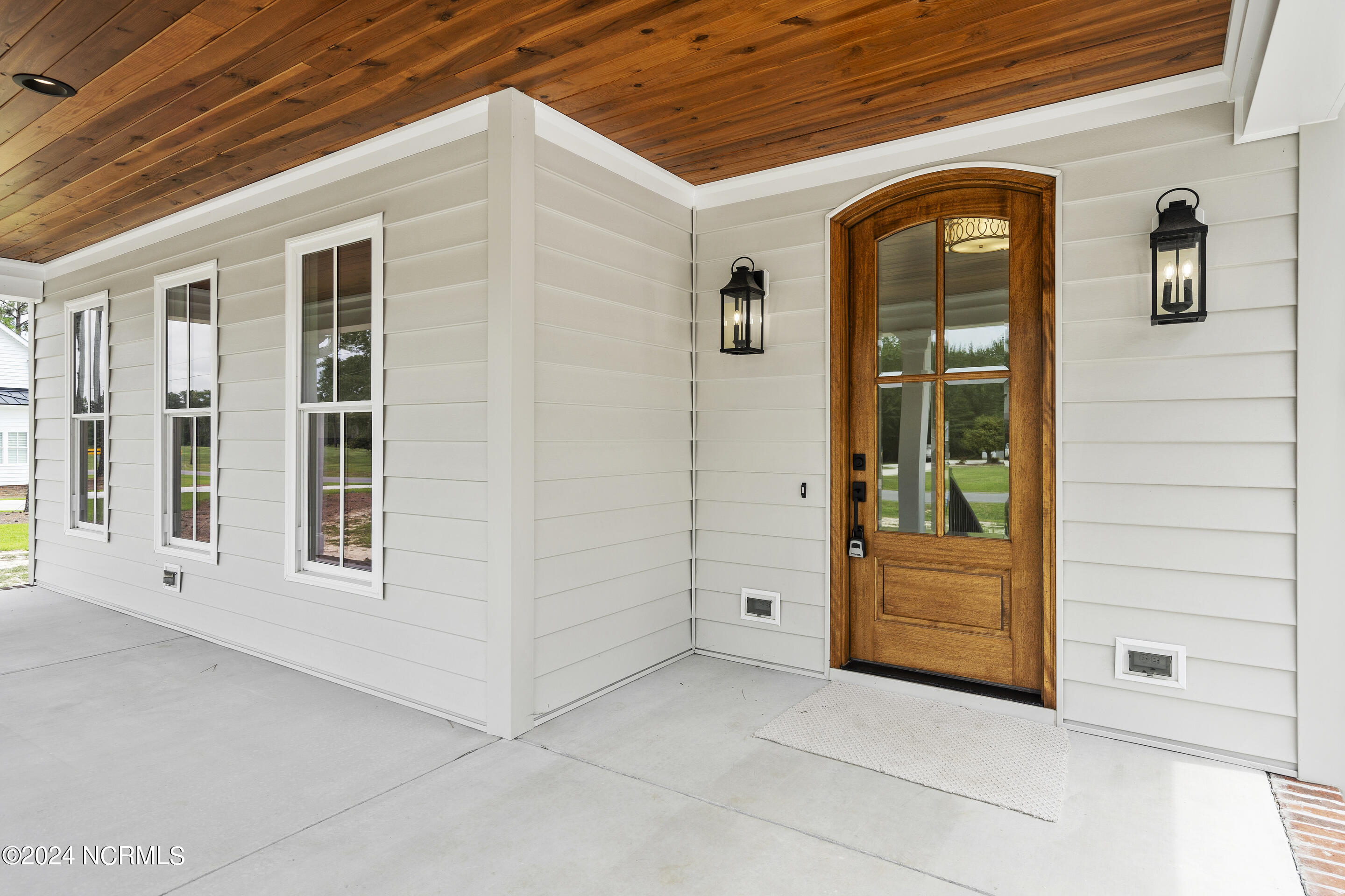 135 N Country Club Drive Property Photo 3