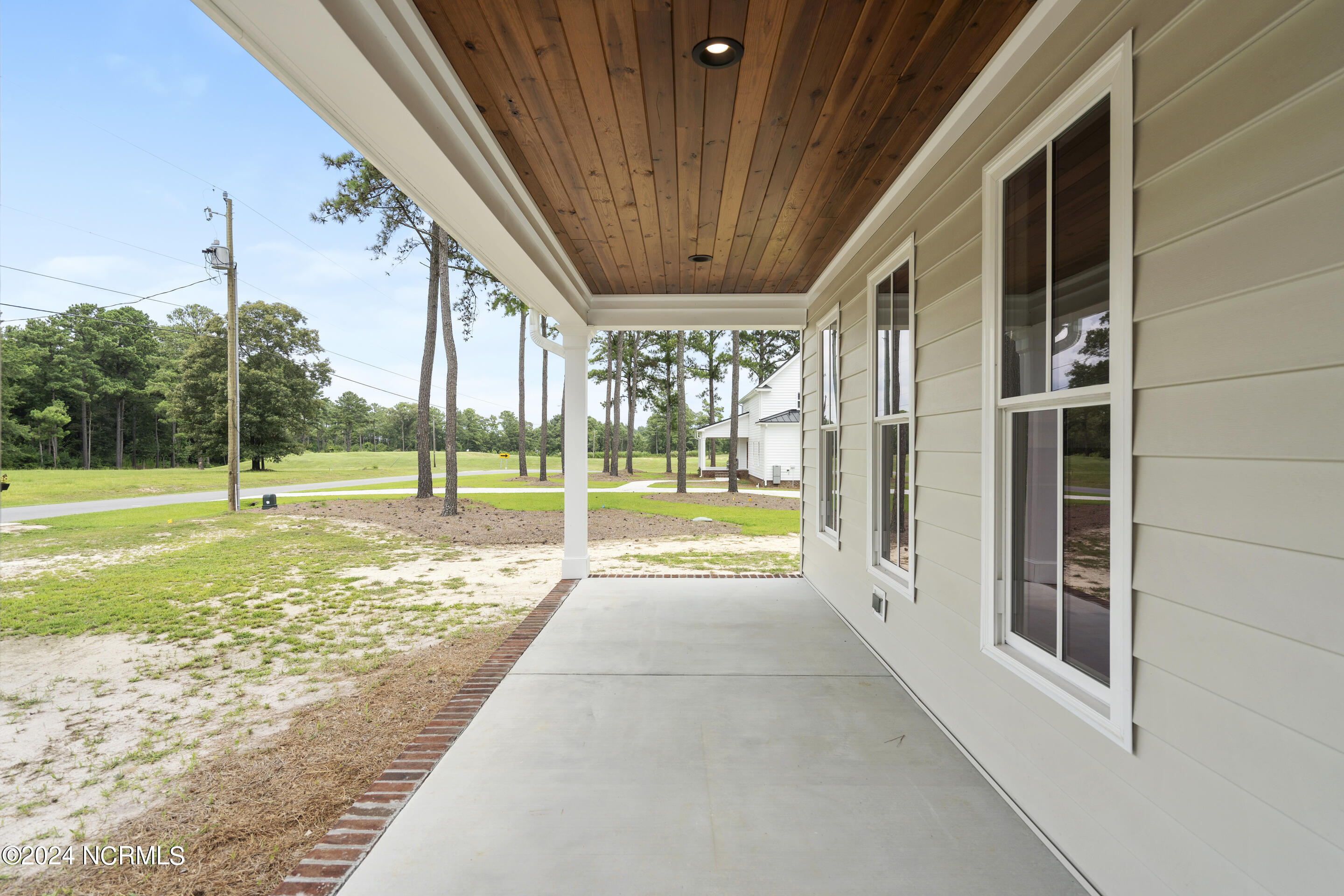 135 N Country Club Drive Property Photo 5