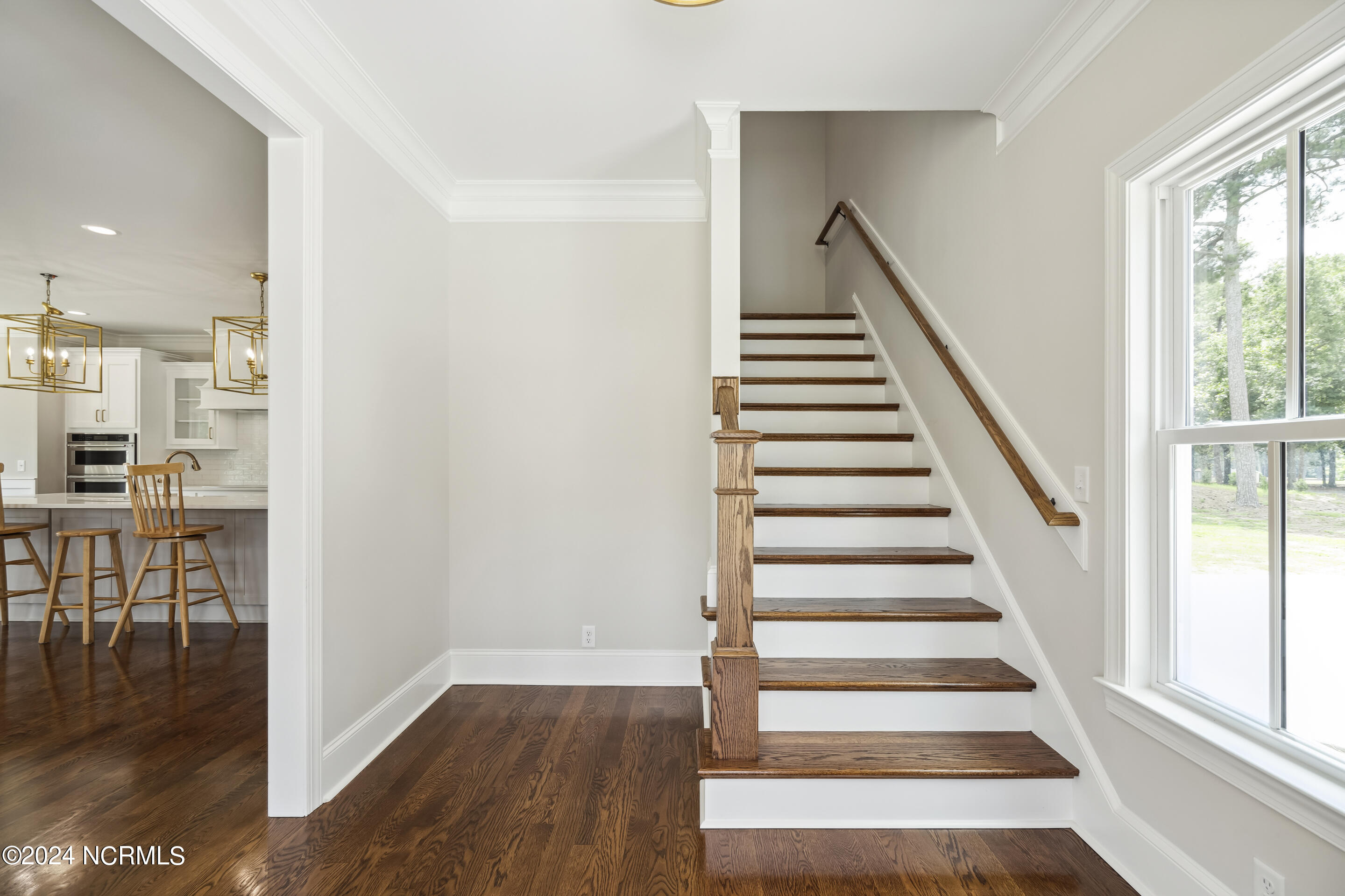 135 N Country Club Drive Property Photo 8