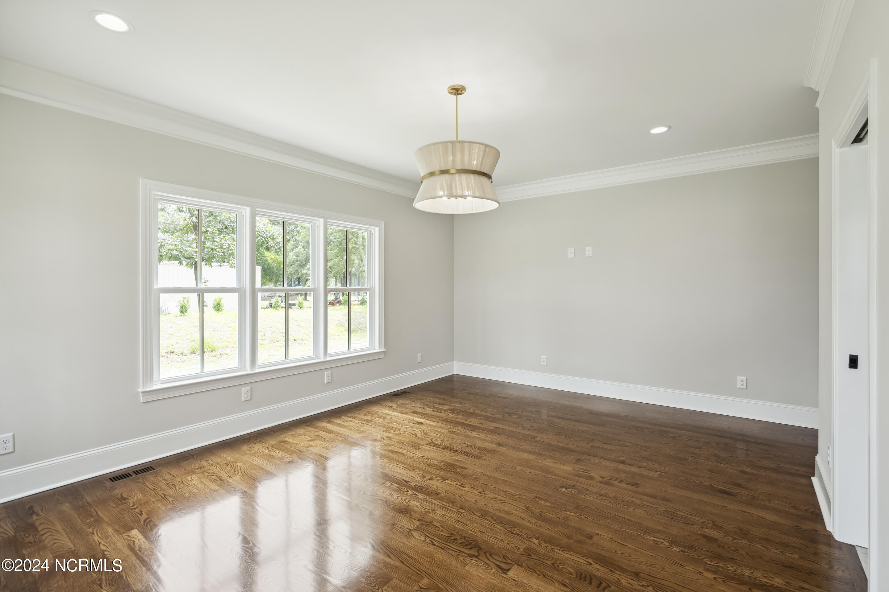 135 N Country Club Drive Property Photo 33