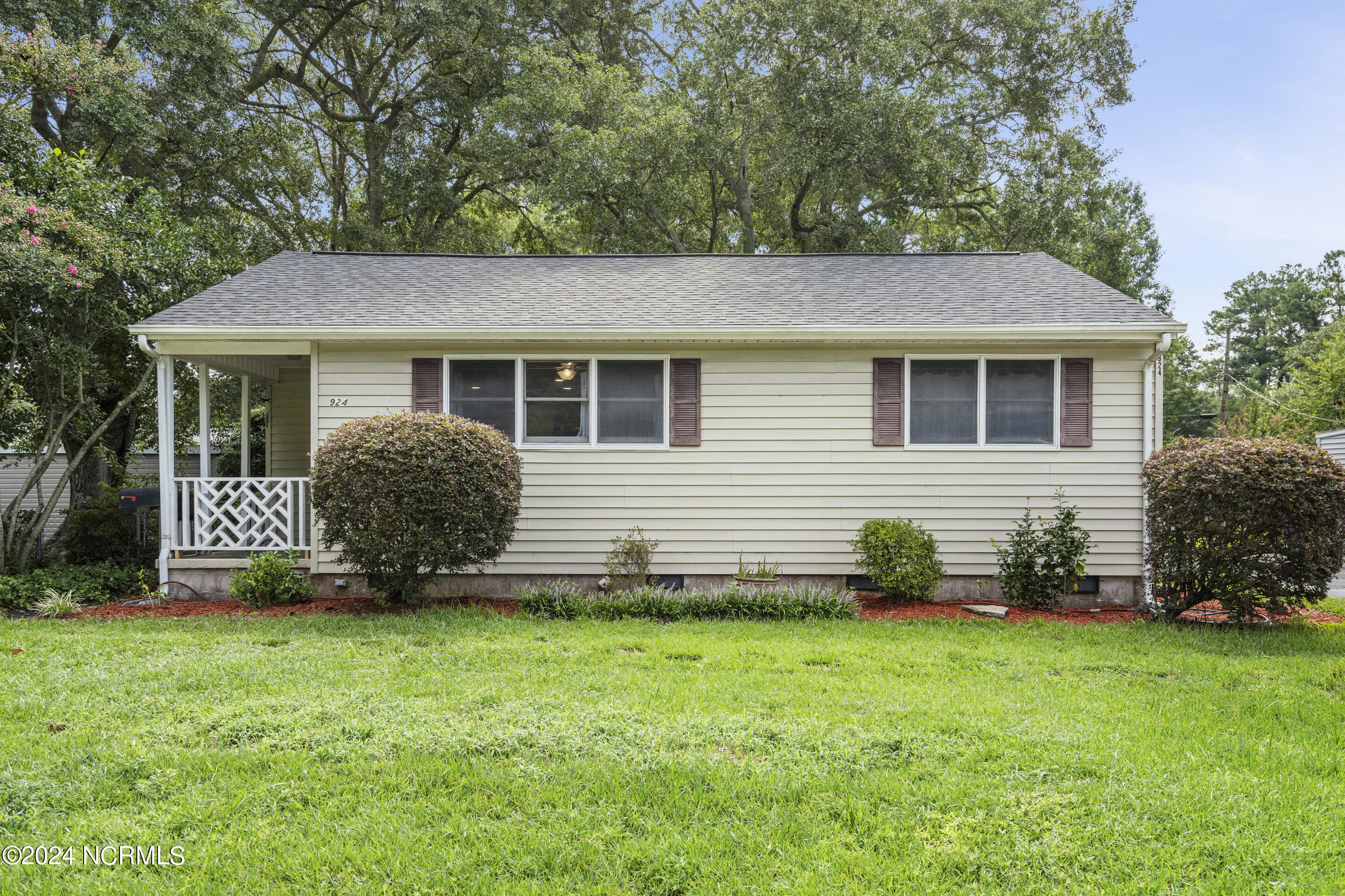 924 Simmons Street Property Photo 1
