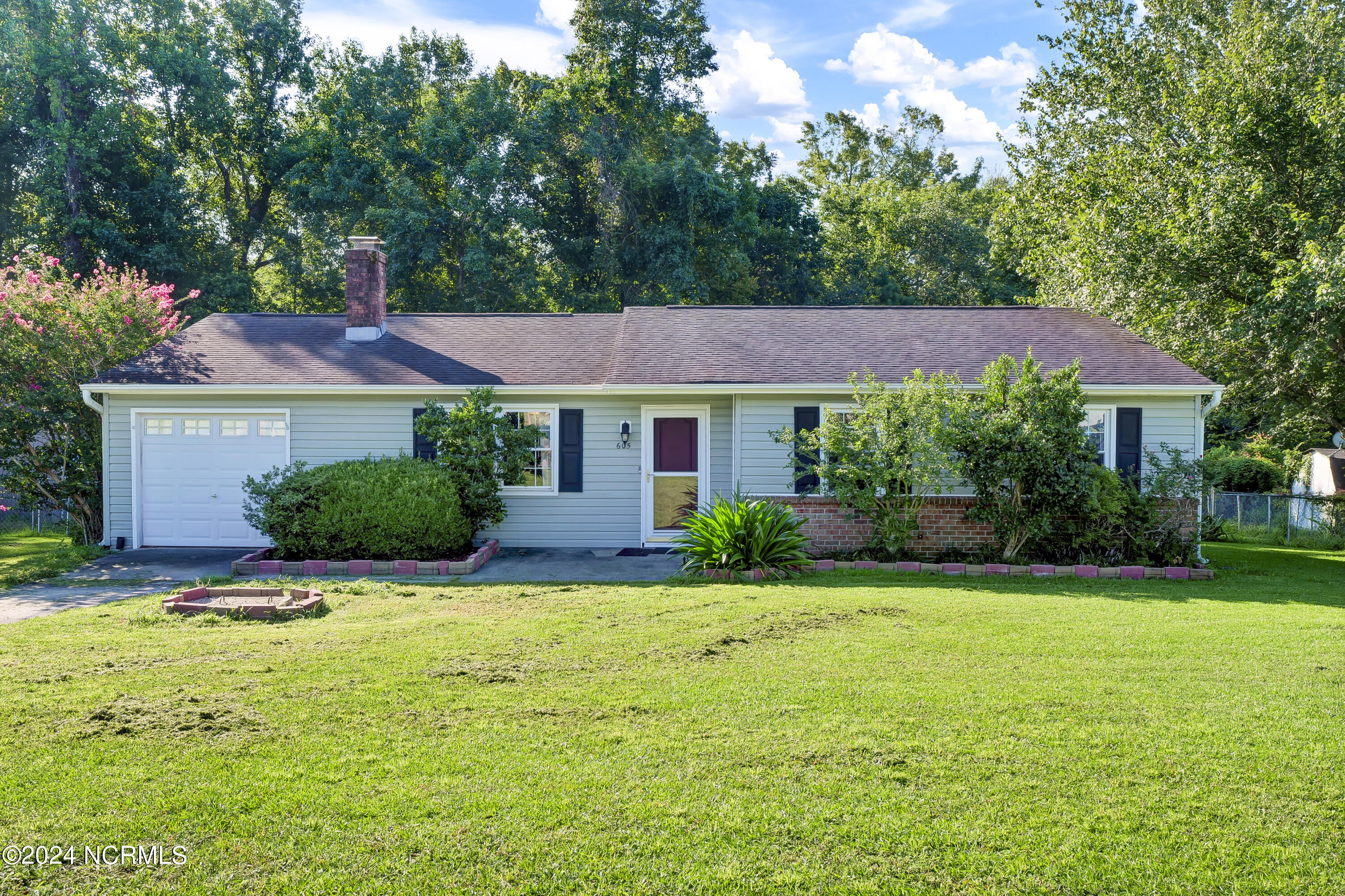 605 Duke Court Property Photo 1