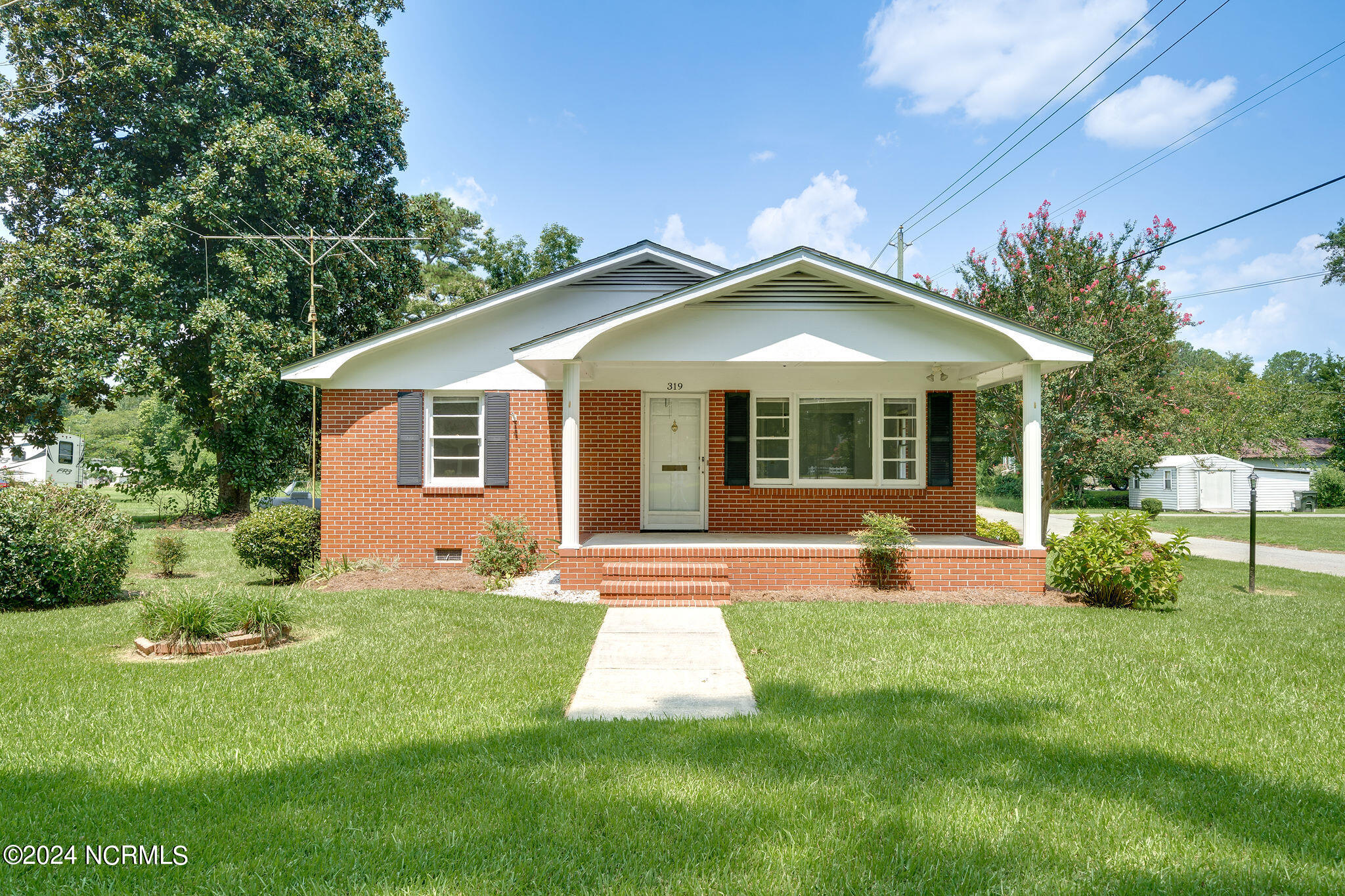 319 E Hill Street Property Photo