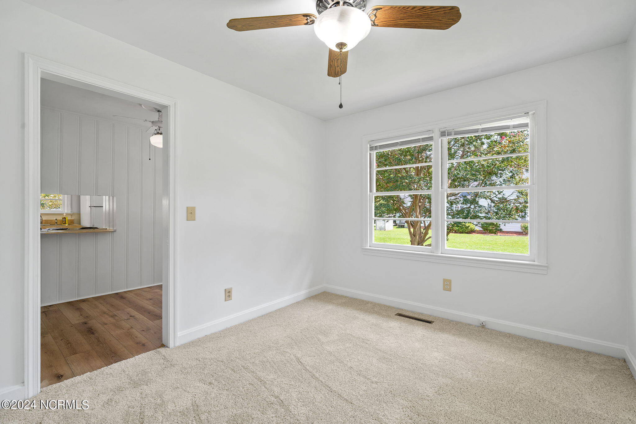 319 E Hill Street Property Photo 8