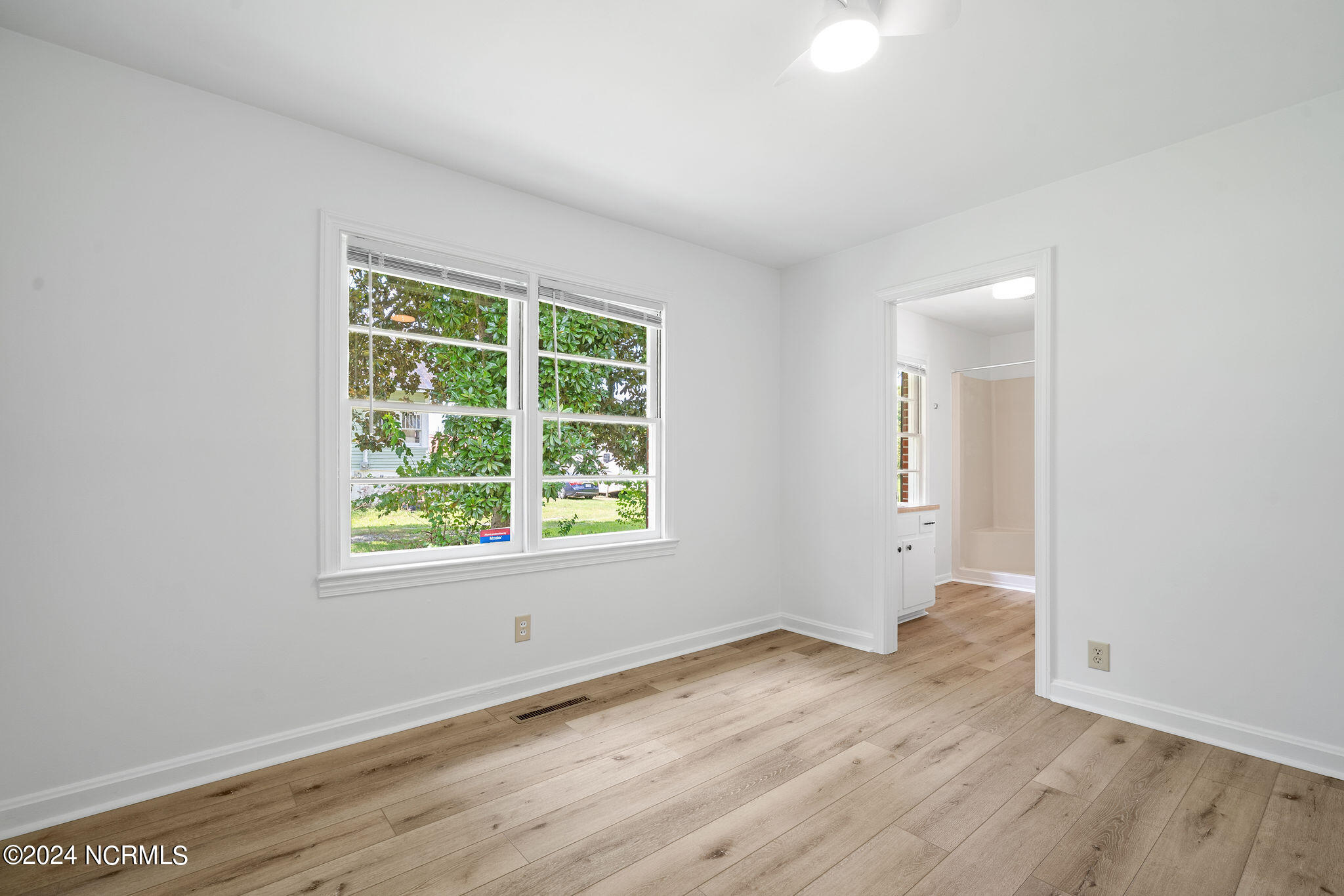 319 E Hill Street Property Photo 15