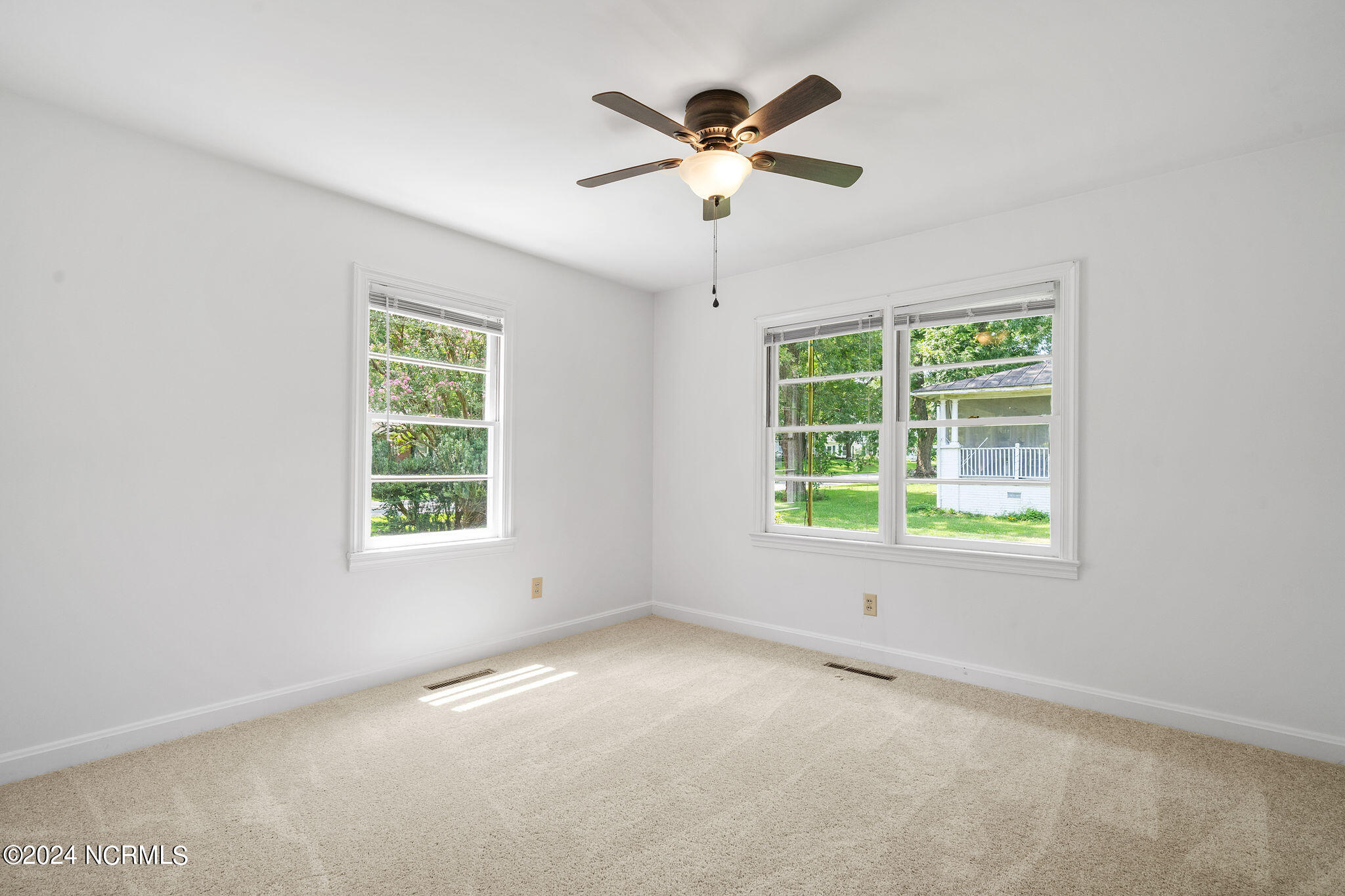 319 E Hill Street Property Photo 18