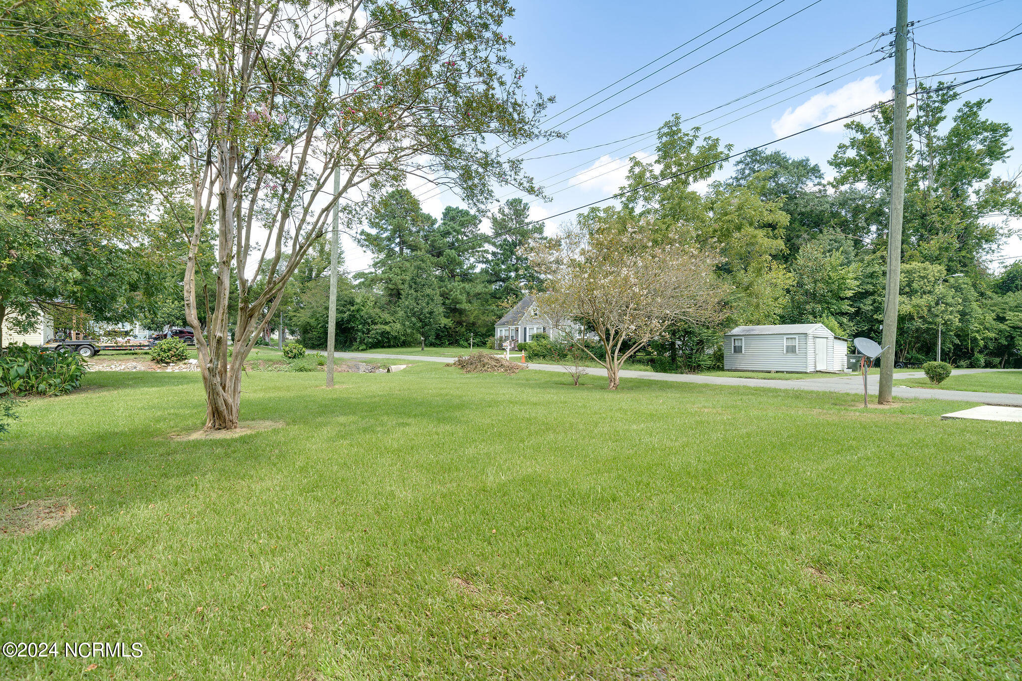 319 E Hill Street Property Photo 25