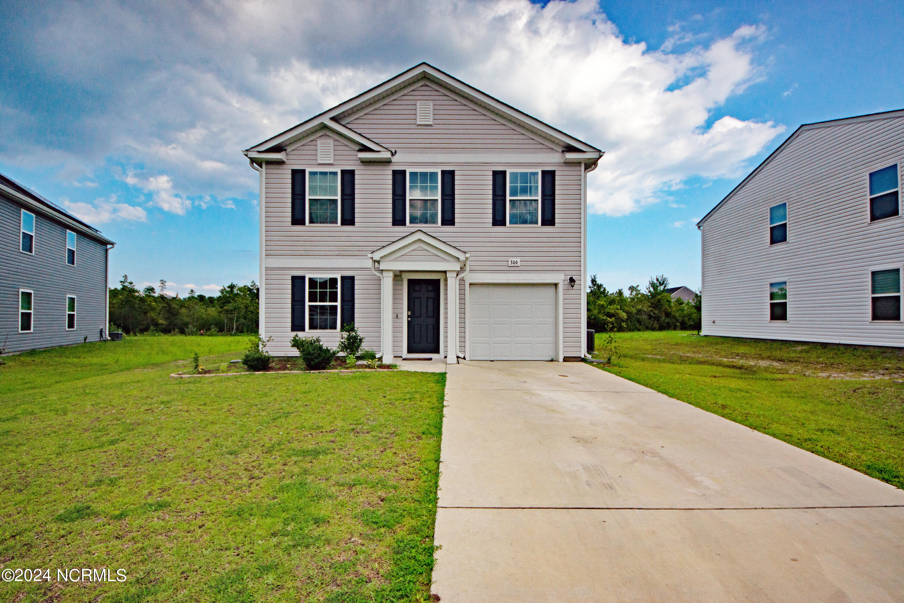 306 Range Circle Property Photo 1