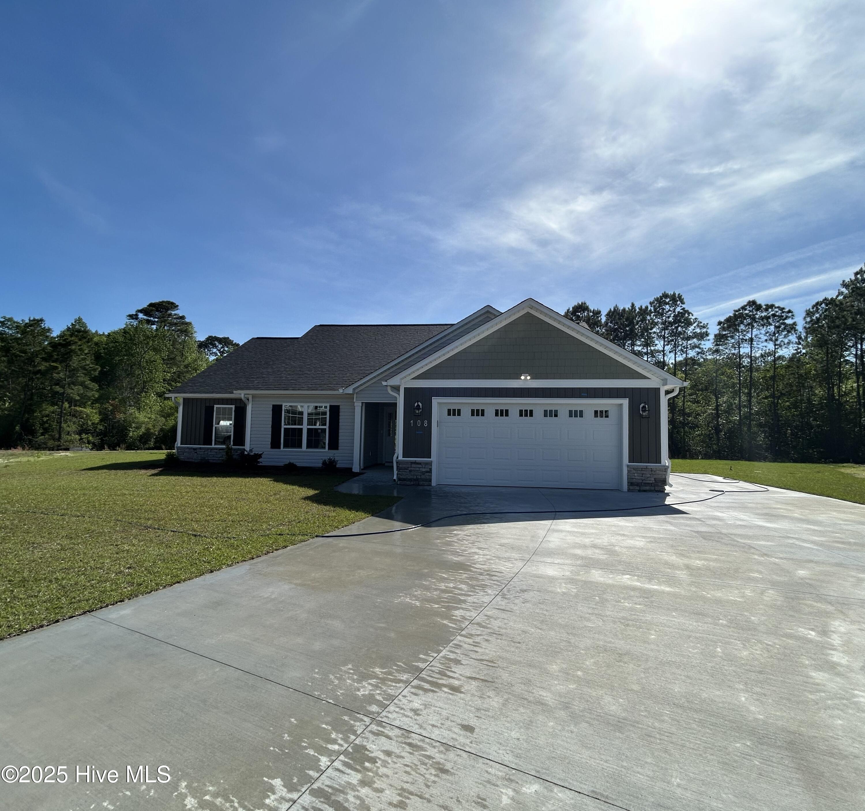 108 Betsy Ross Lane Property Photo 1