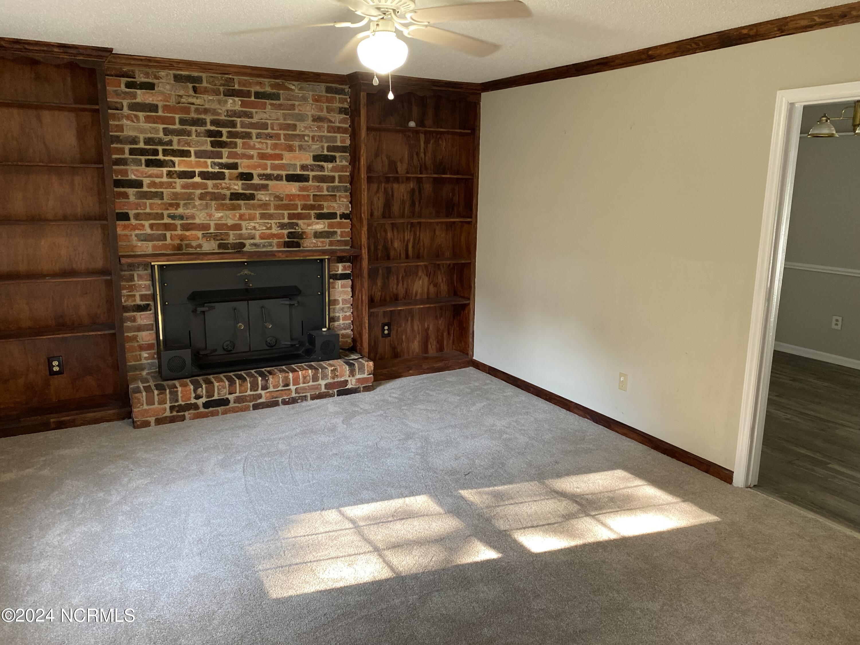 307 Glen Oak Drive Property Photo 3