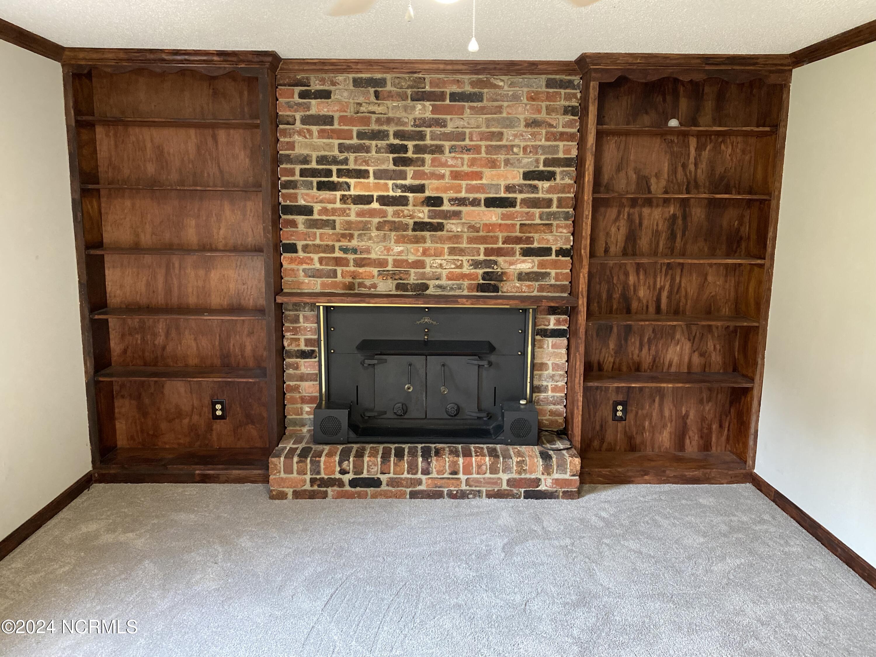 307 Glen Oak Drive Property Photo 4