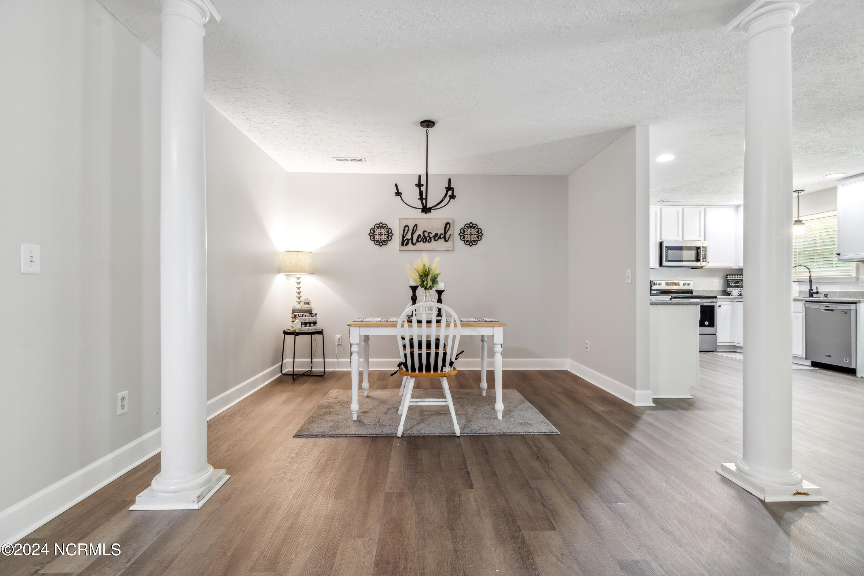 8534 Glasgow Street Property Photo 10
