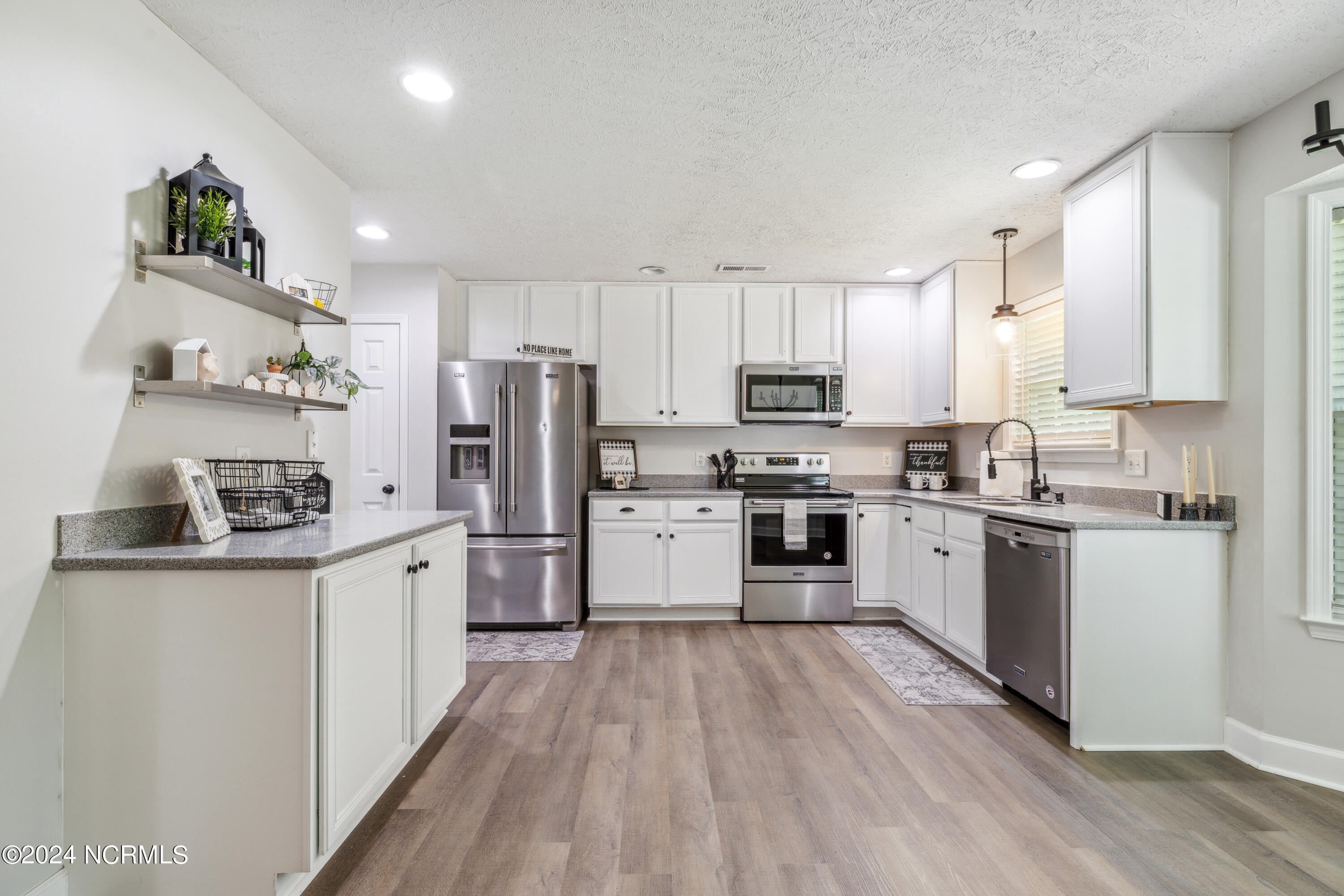 8534 Glasgow Street Property Photo 14