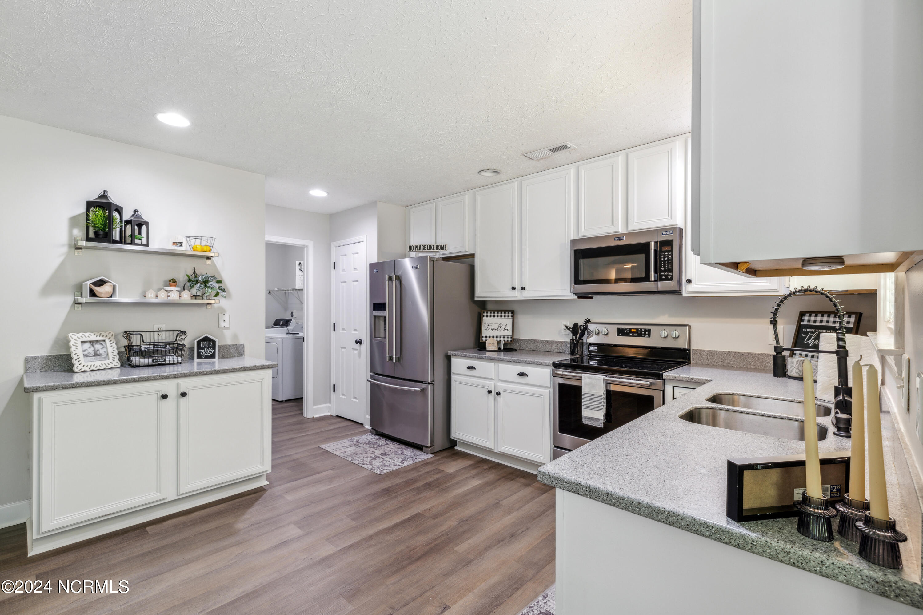 8534 Glasgow Street Property Photo 15