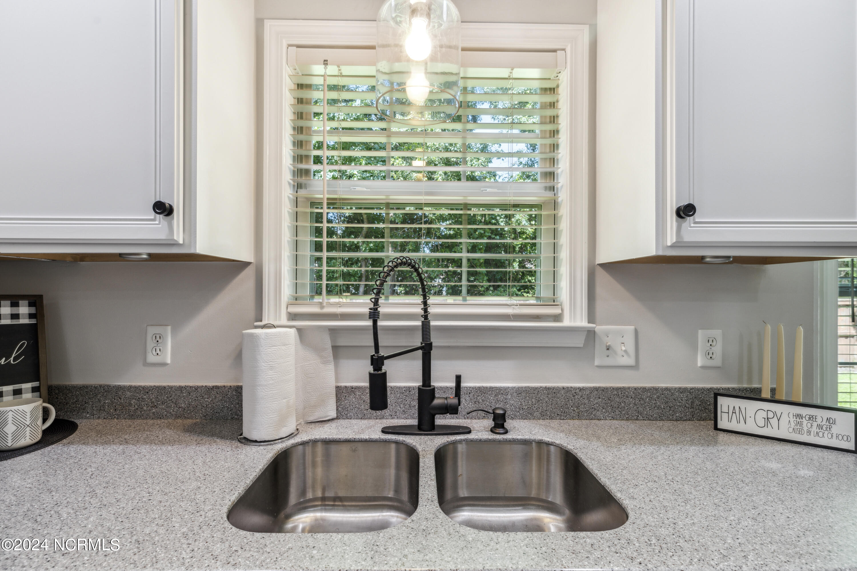 8534 Glasgow Street Property Photo 17