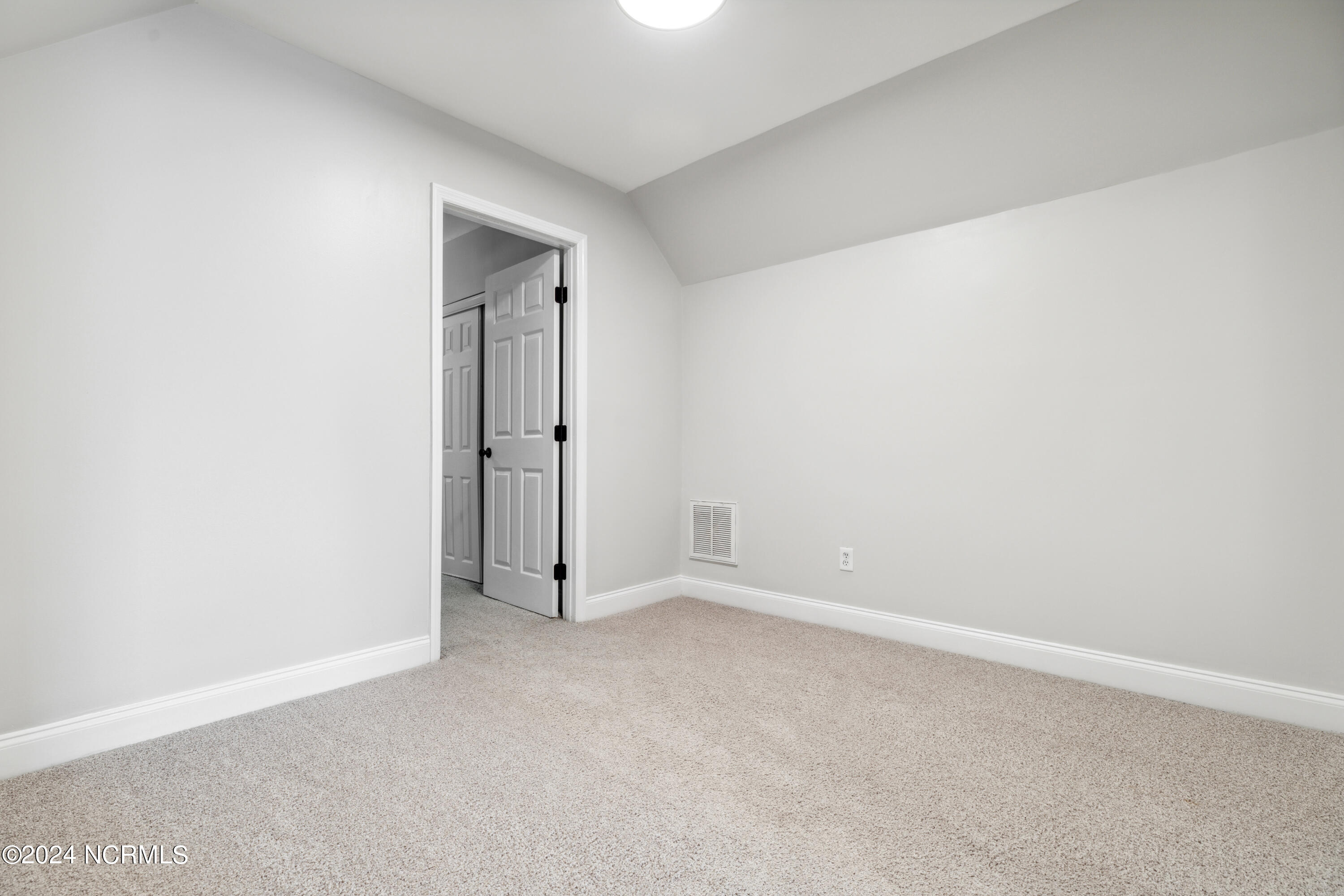 8534 Glasgow Street Property Photo 31