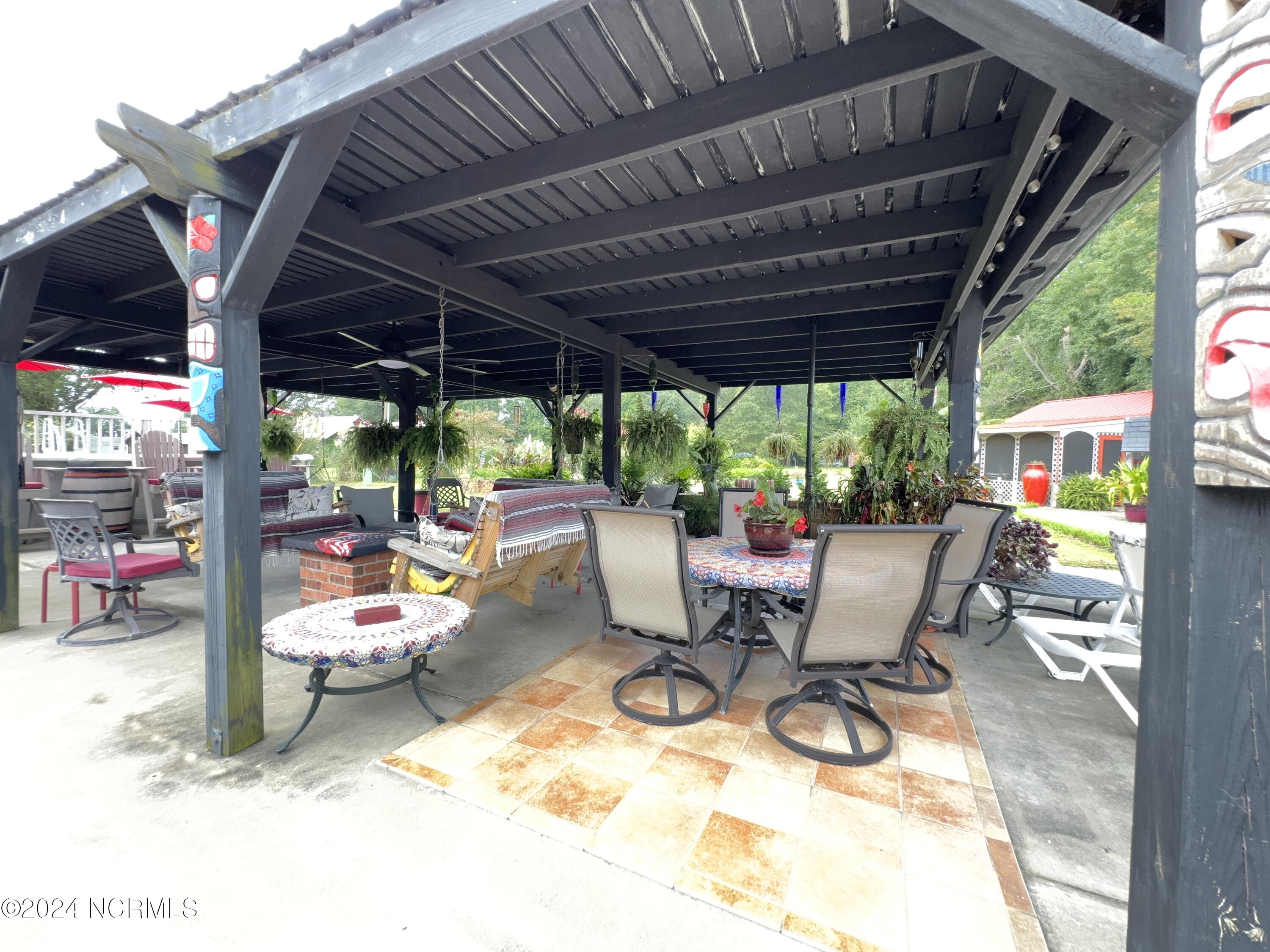 139 Soundview Drive Property Photo 9