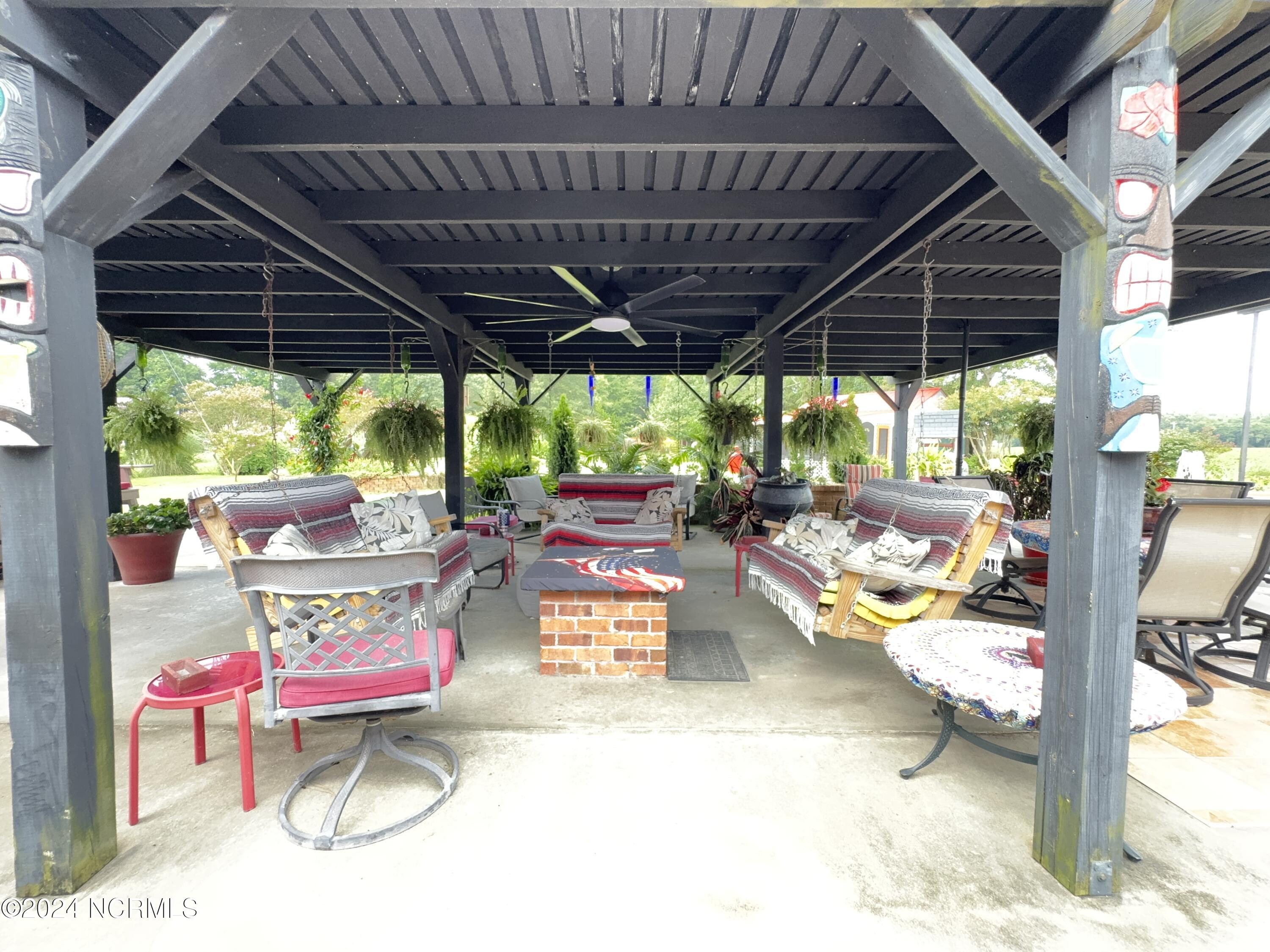 139 Soundview Drive Property Photo 10