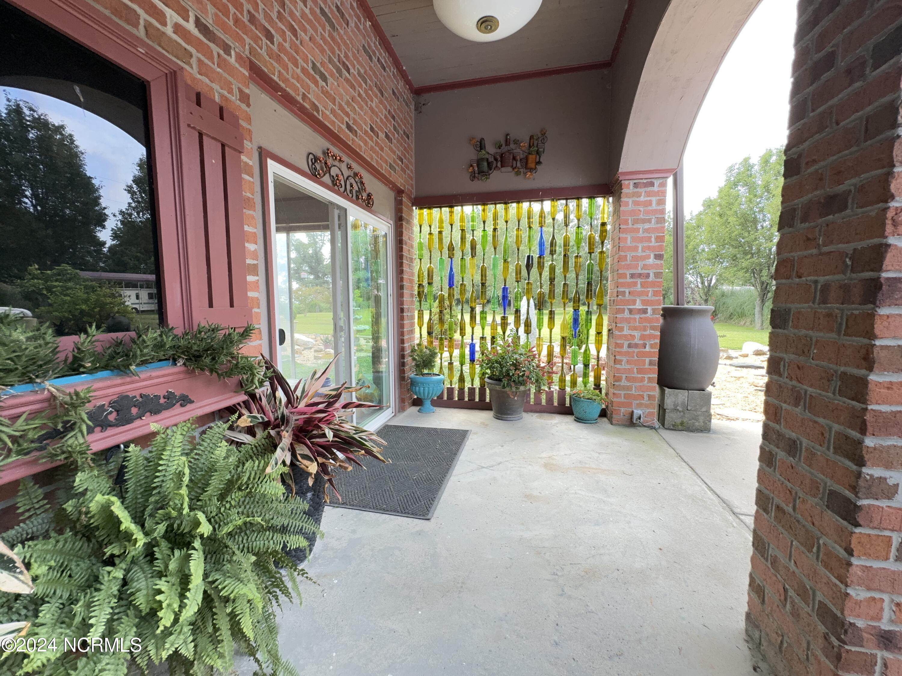 139 Soundview Drive Property Photo 11