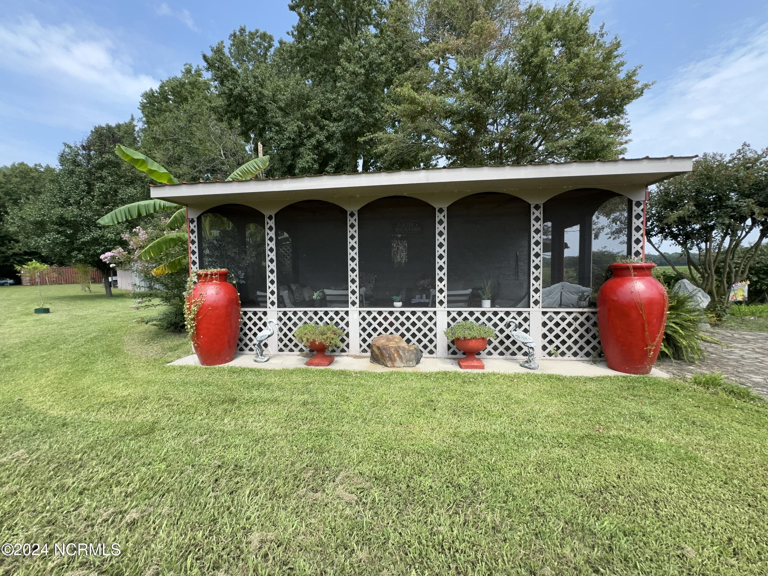 139 Soundview Drive Property Photo 12