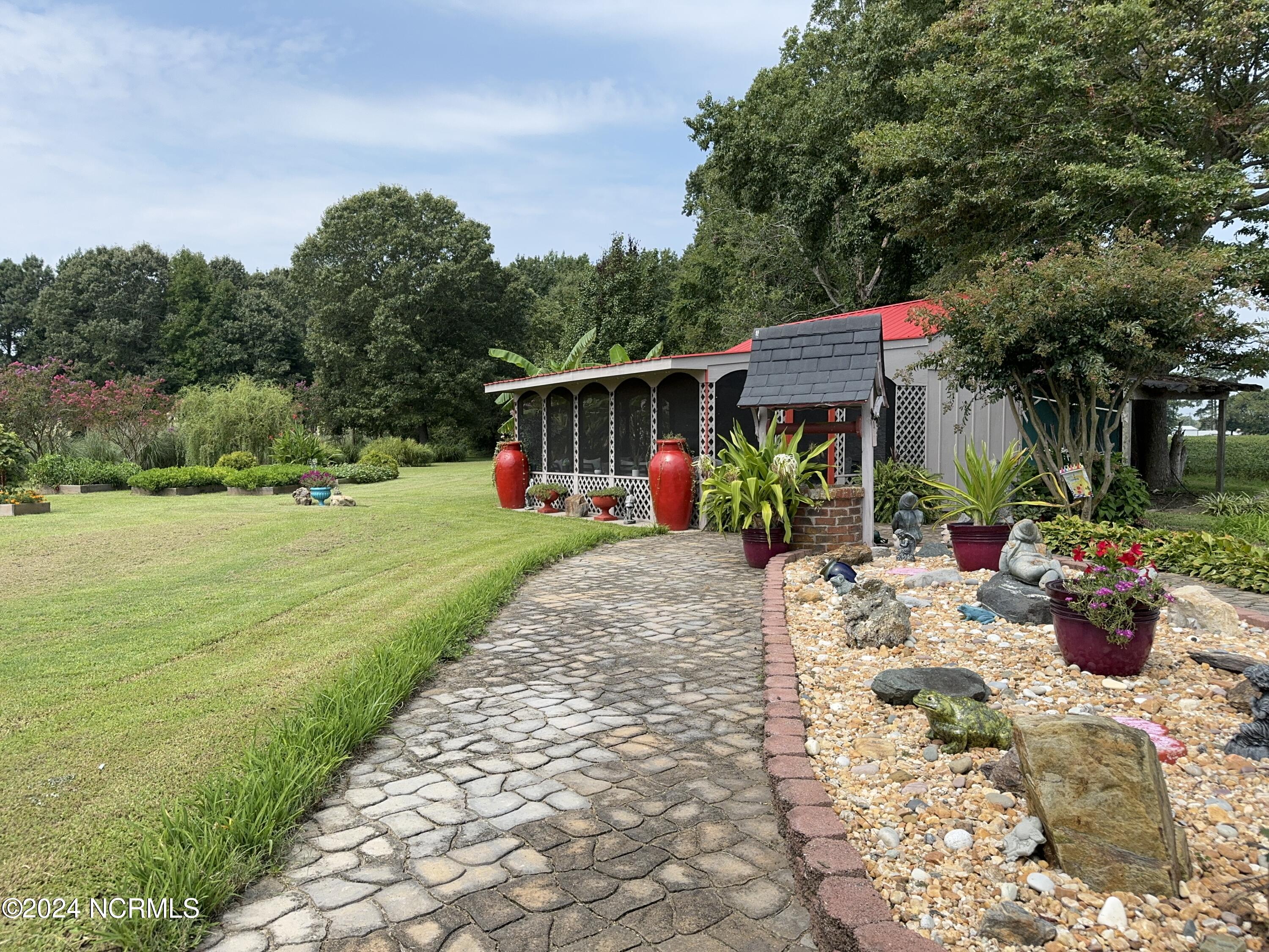 139 Soundview Drive Property Photo 15