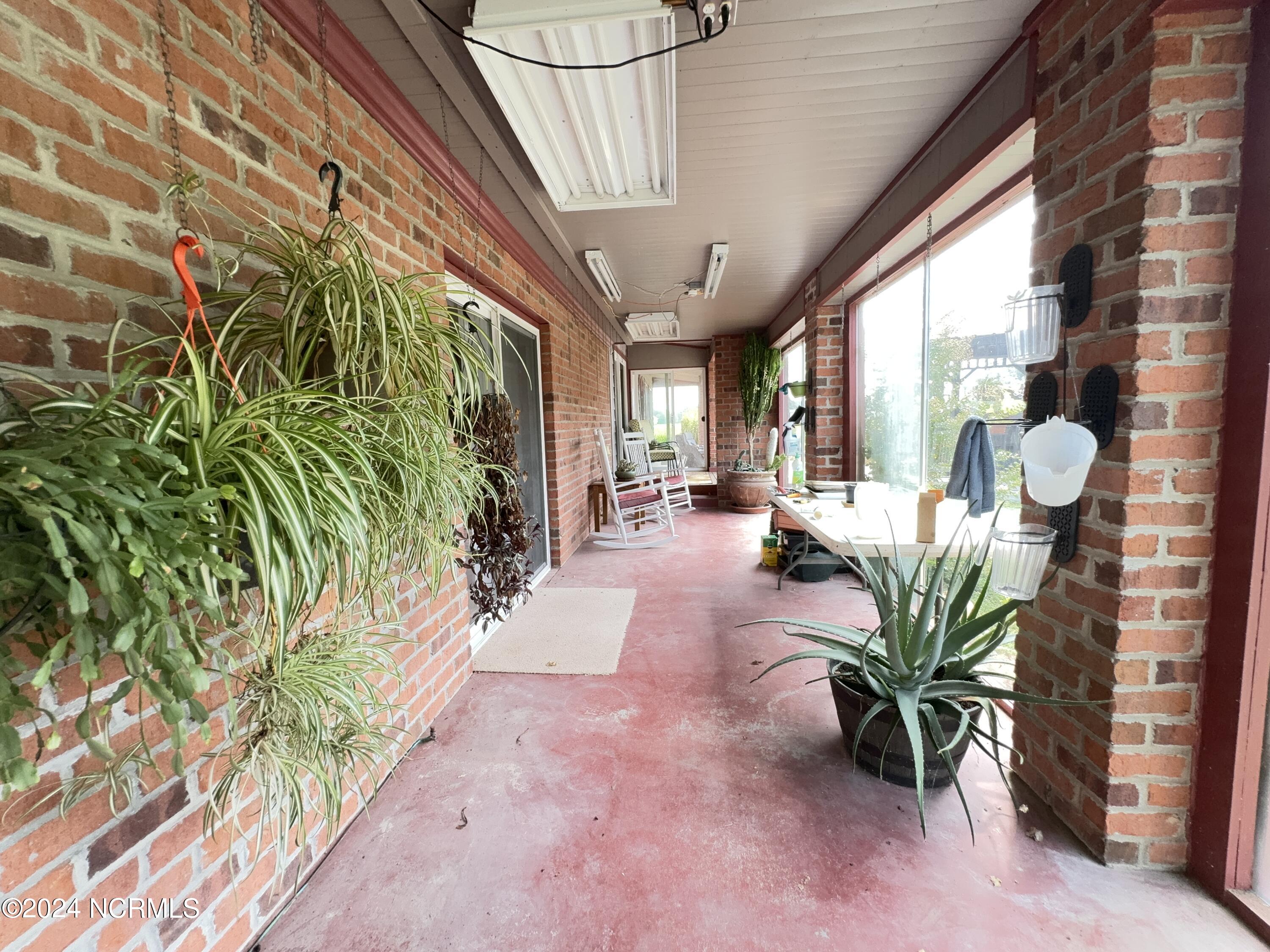 139 Soundview Drive Property Photo 17
