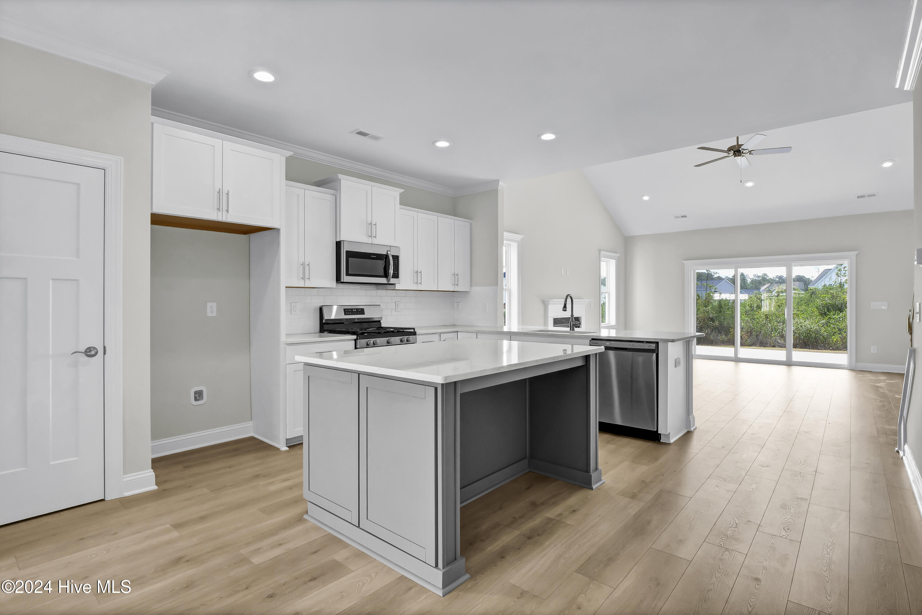 2769 Longleaf Pine Circle Property Photo 6
