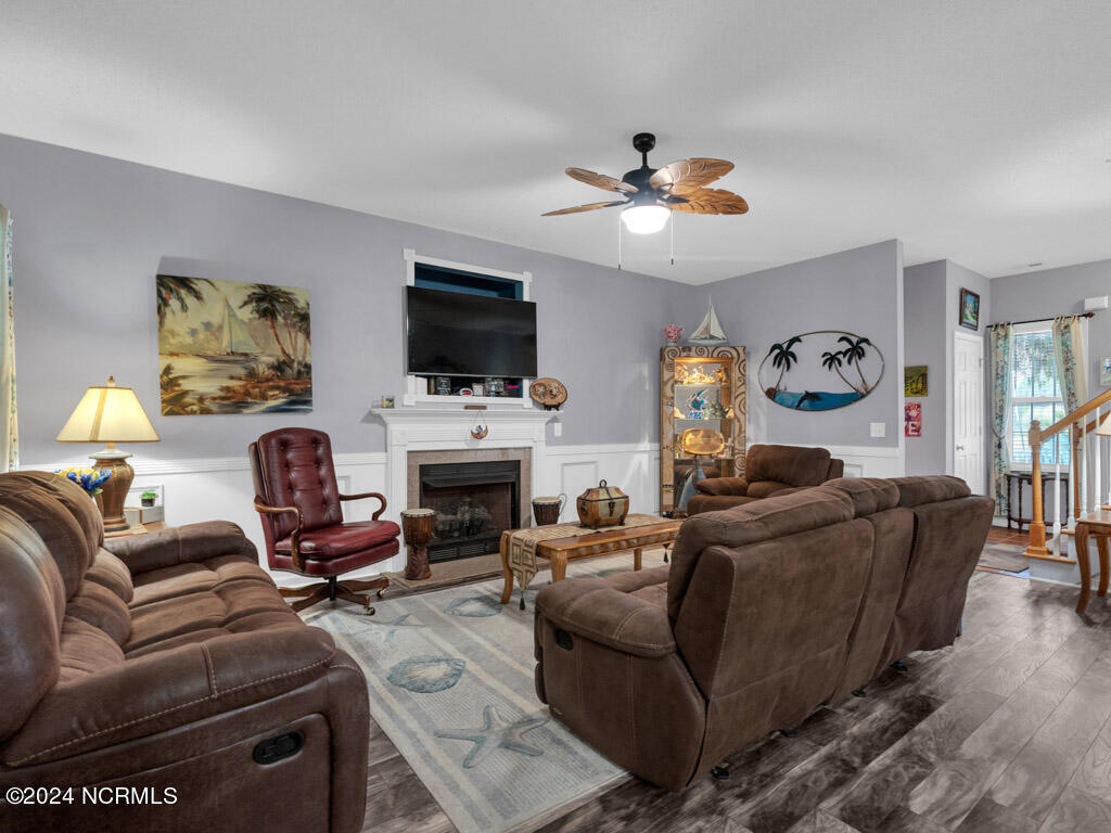 778 Village Point Road Property Photo 4