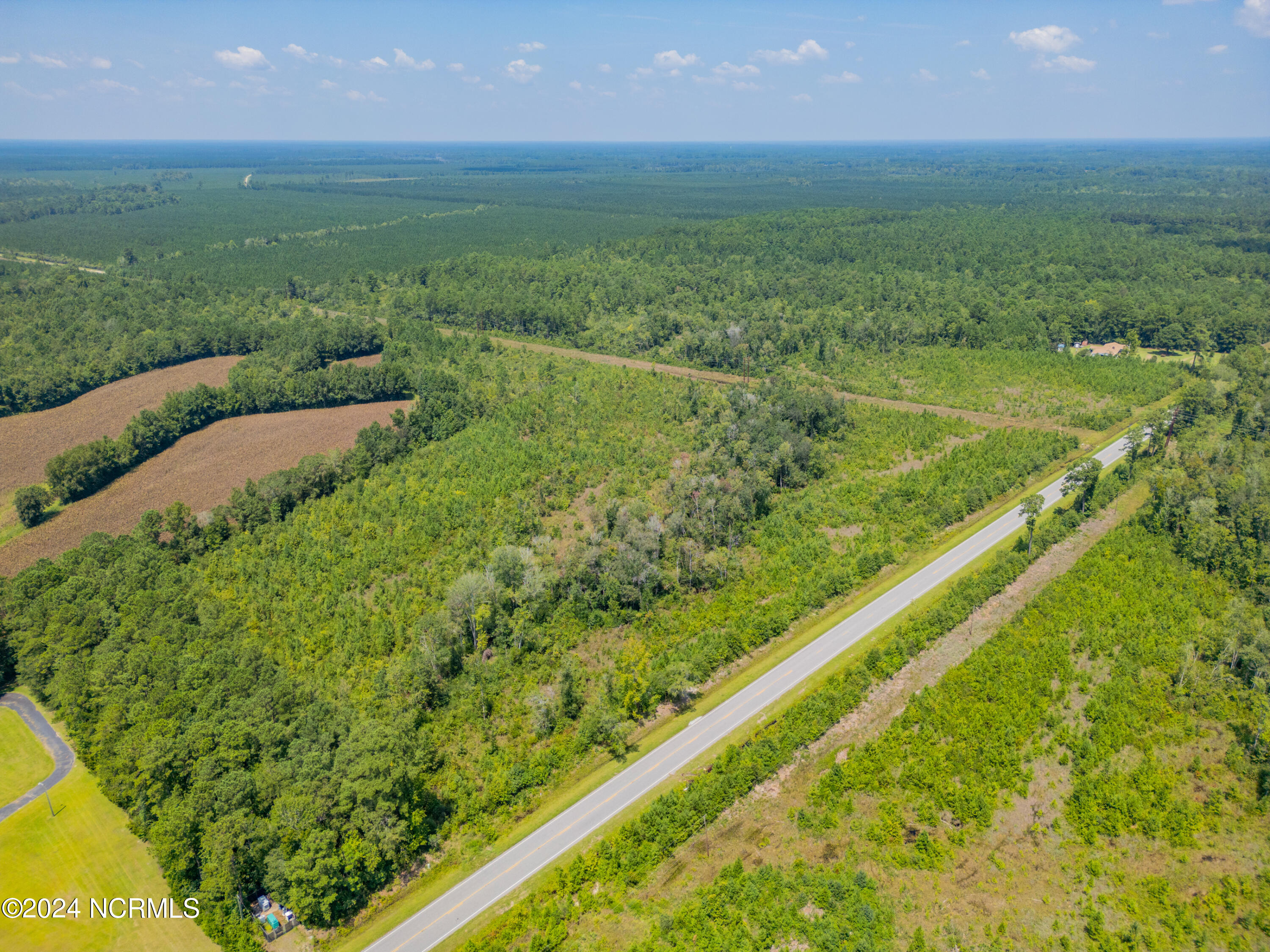 Near 949 General Howe Hwy Road Property Photo 17
