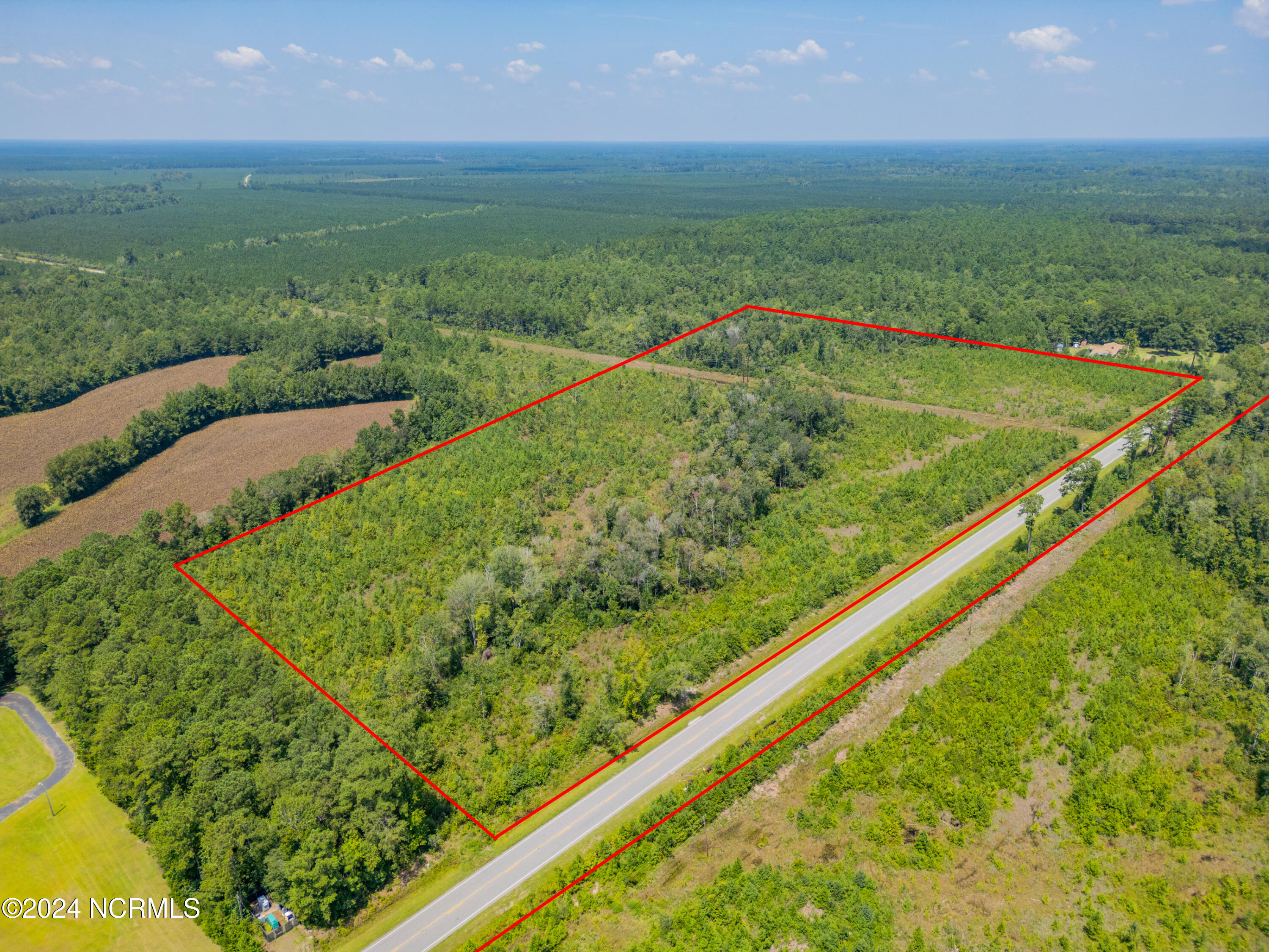Near 949 General Howe Hwy Road Property Photo 18