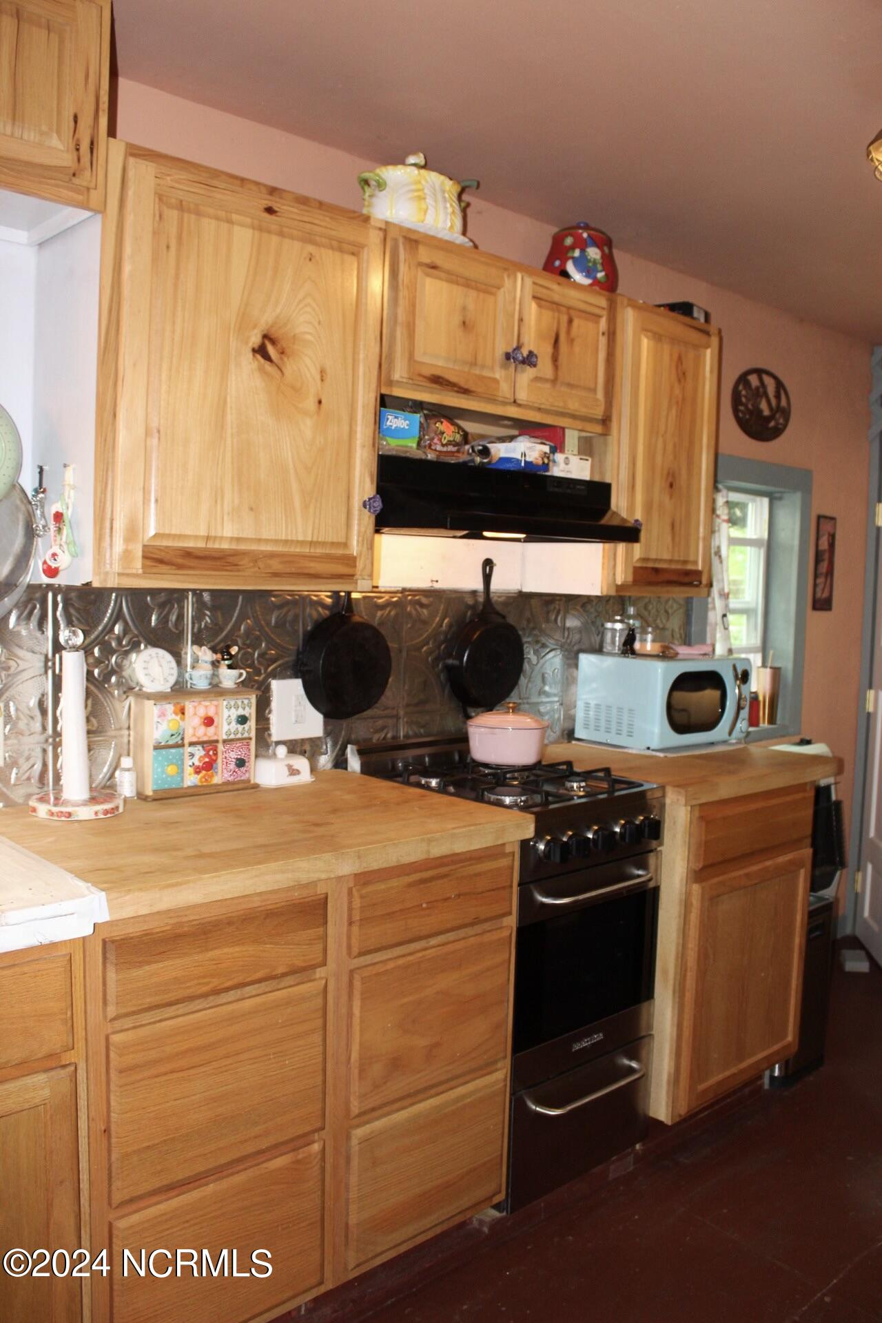 574 Pine Creek Road Property Photo 8