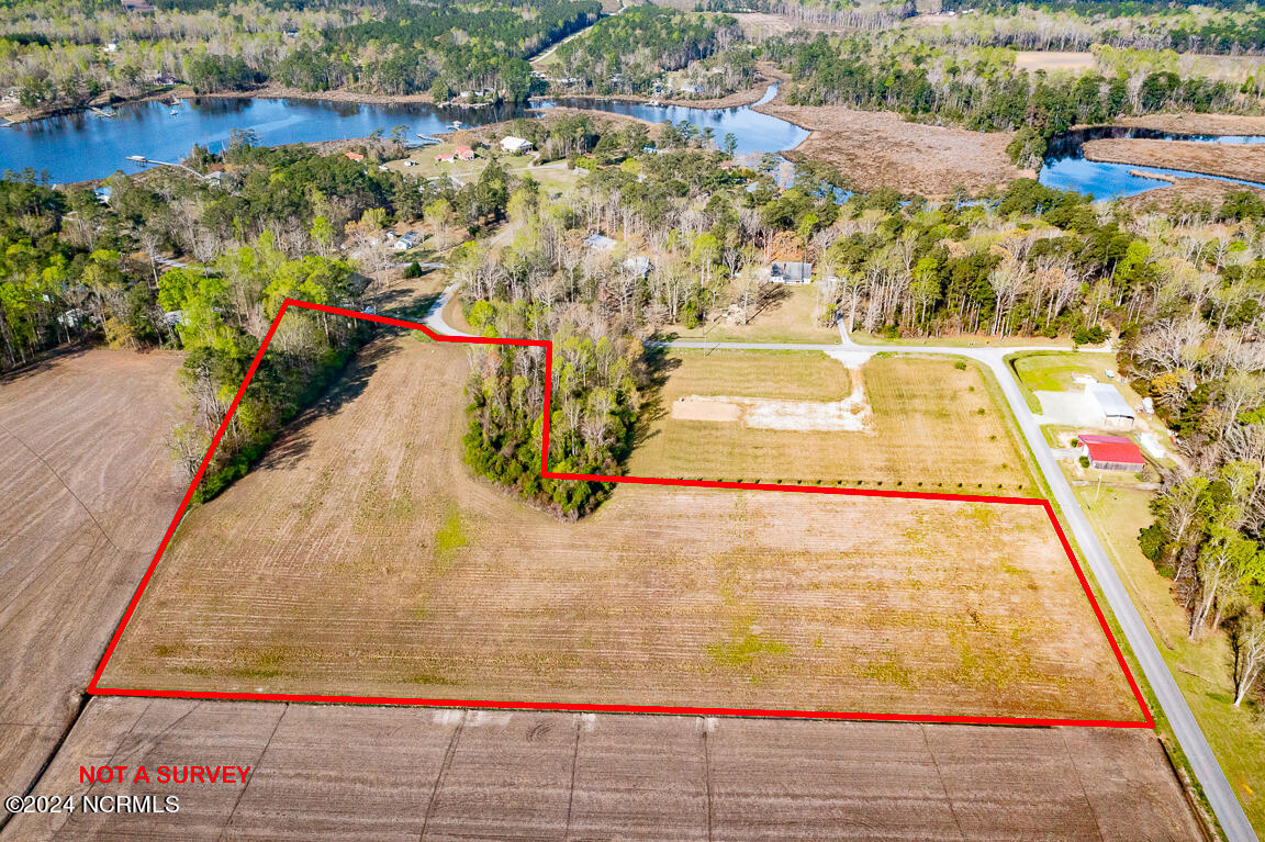 681 Howells Road Property Photo