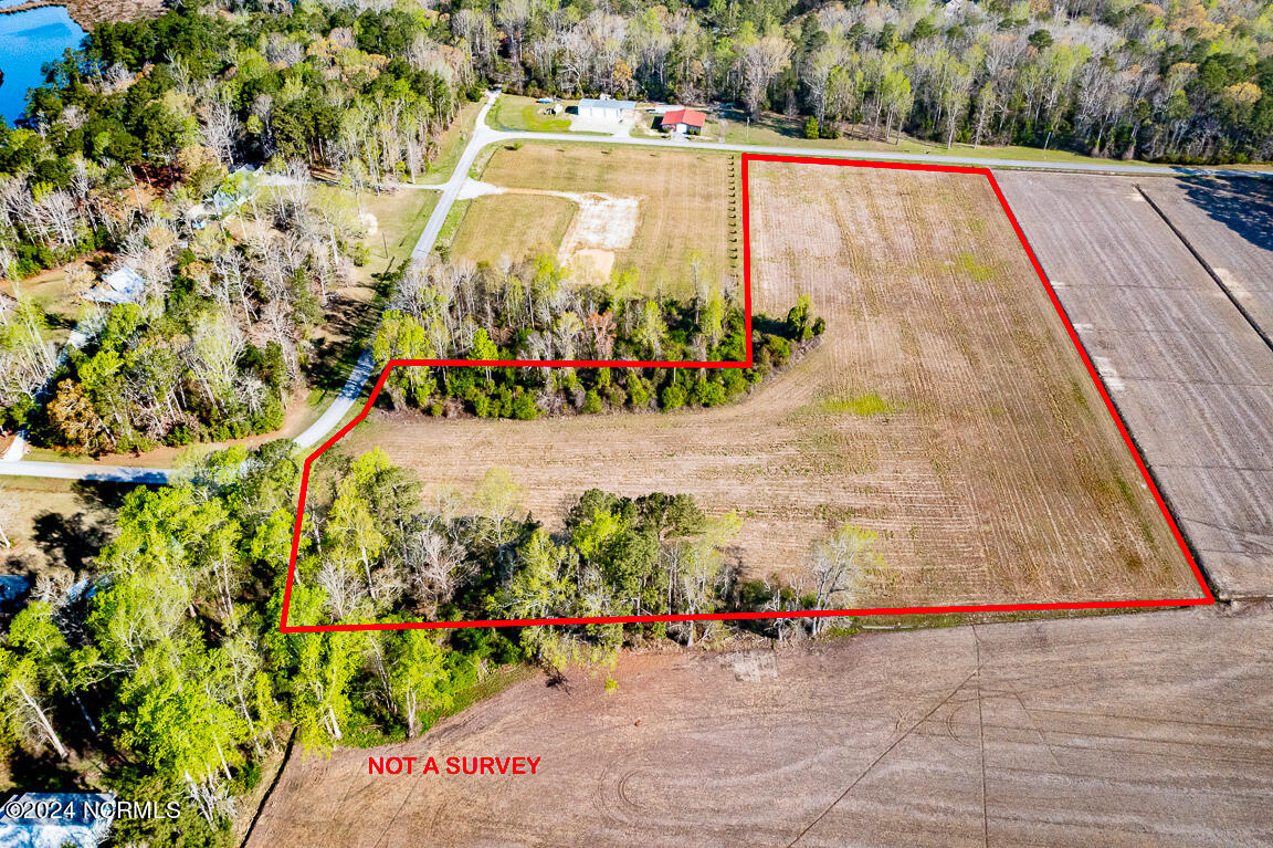681 Howells Road Property Photo 3