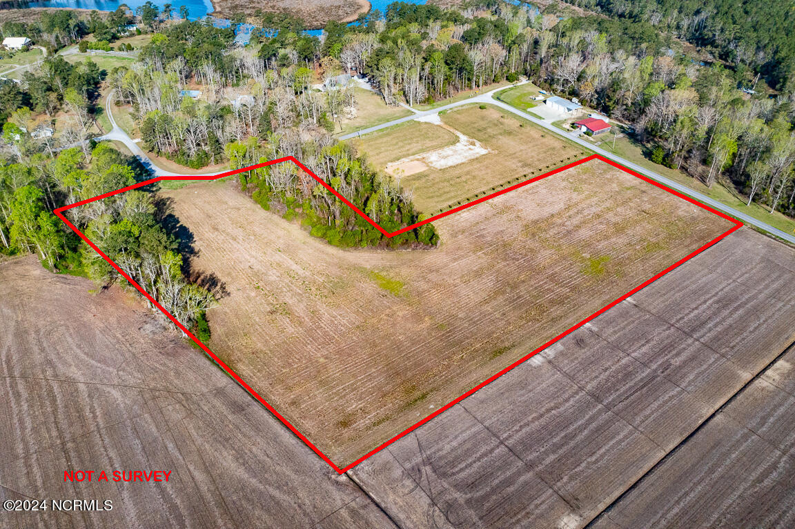 809 Howells Road Property Photo 3