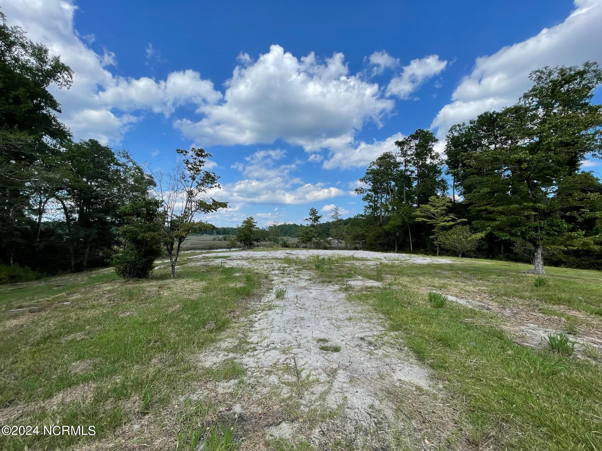 241 Thomas Drive Property Photo 11