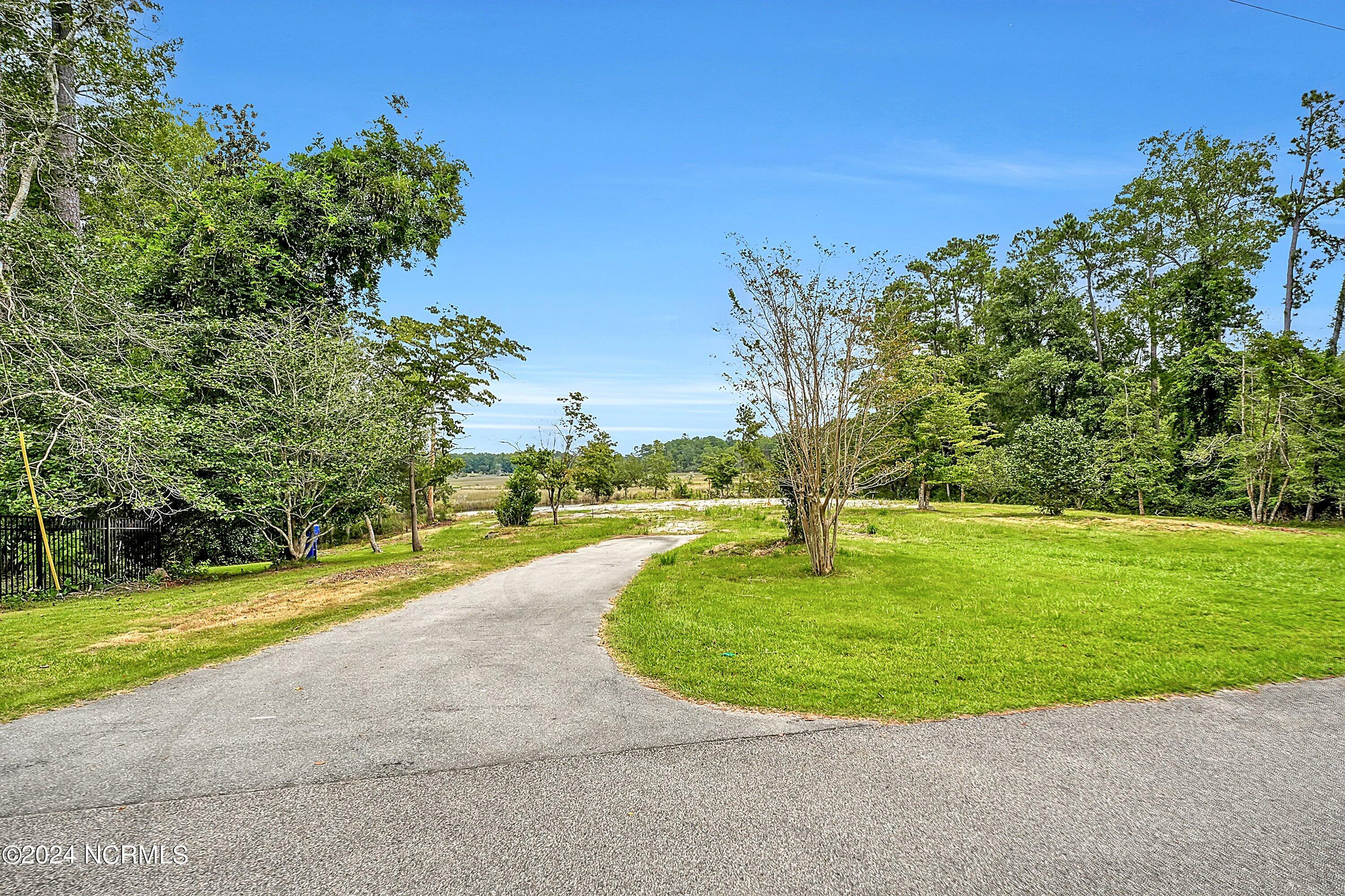 241 Thomas Drive Property Photo 12