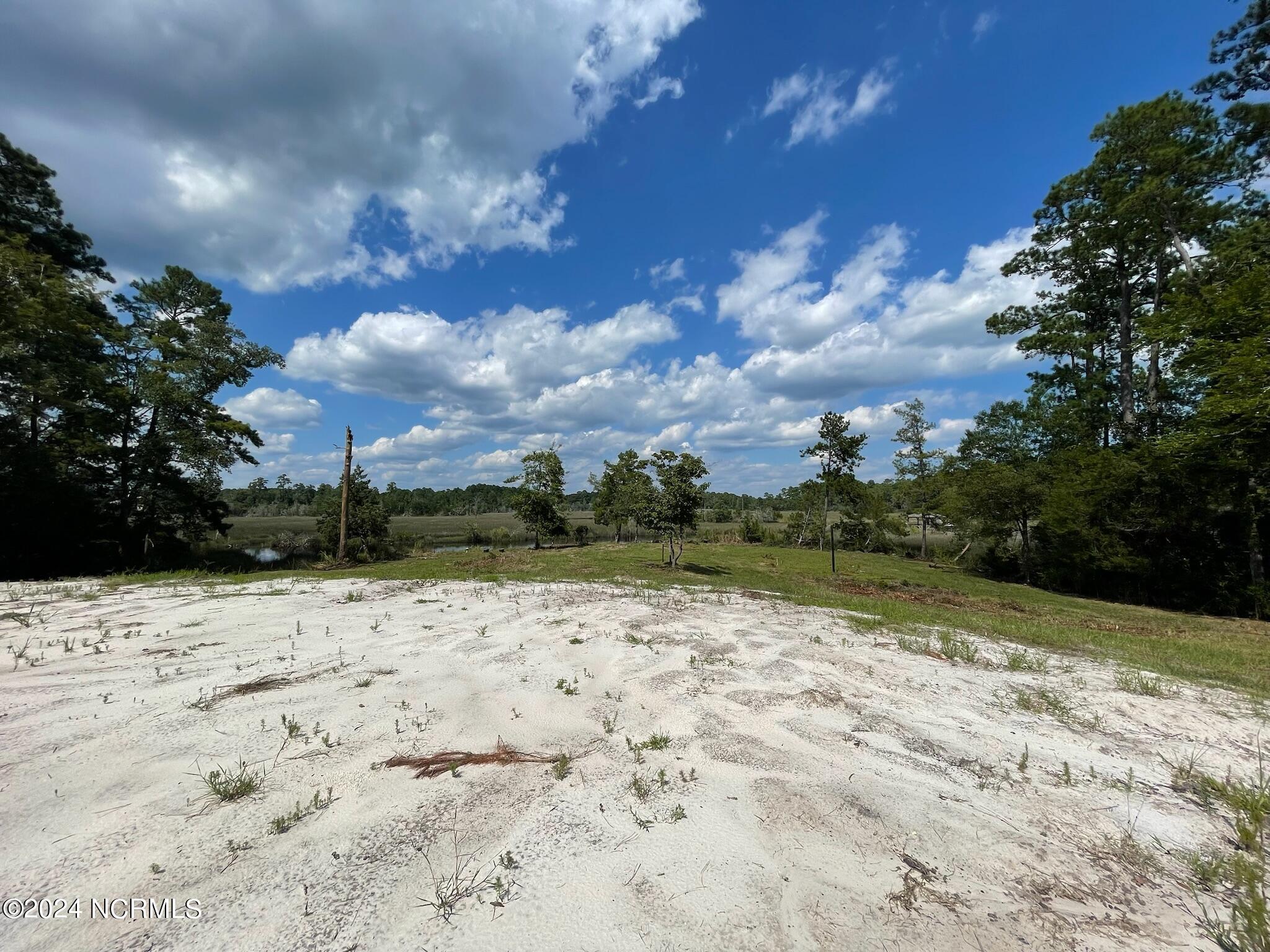 241 Thomas Drive Property Photo 14