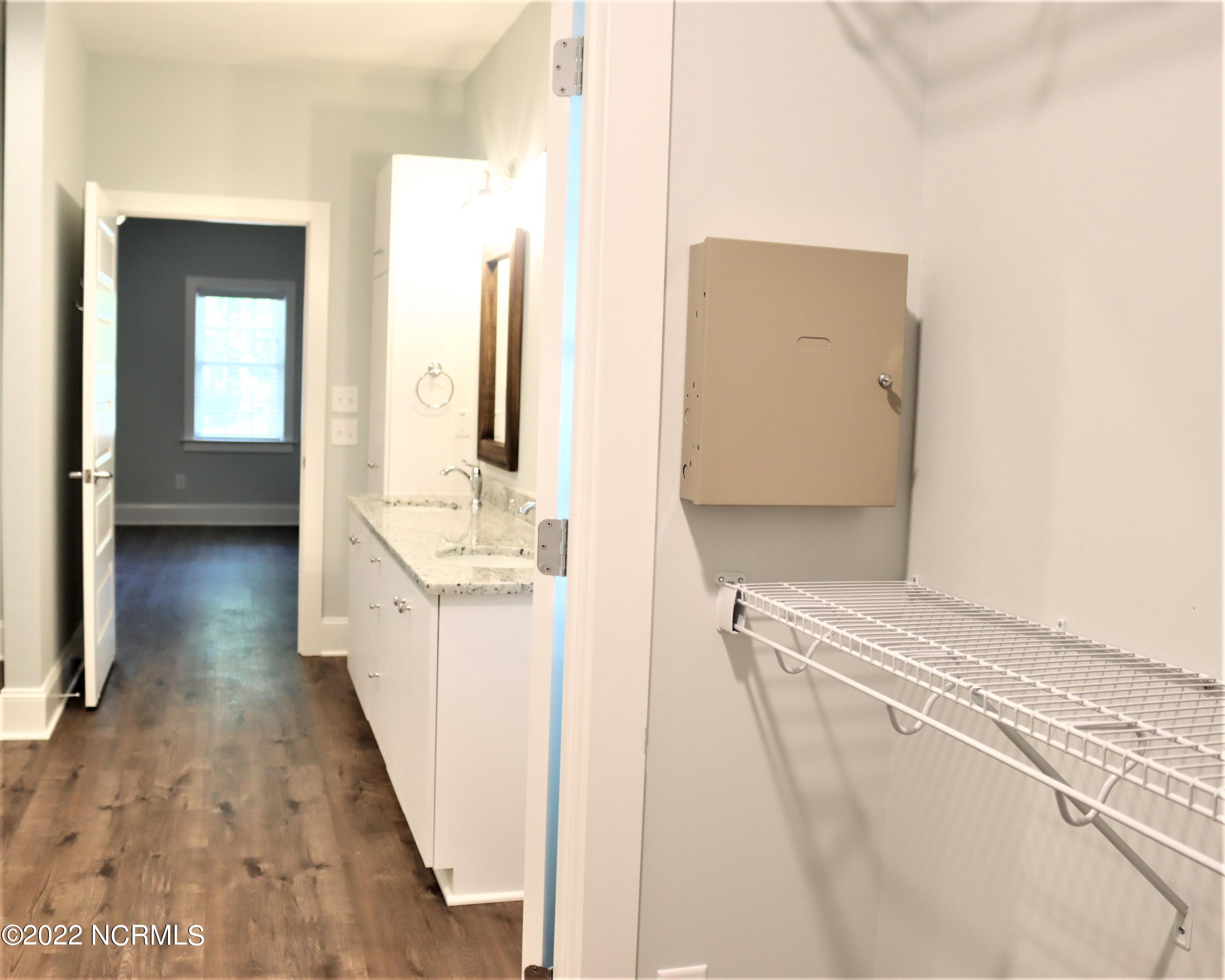406 S Dennis Street Property Photo 12