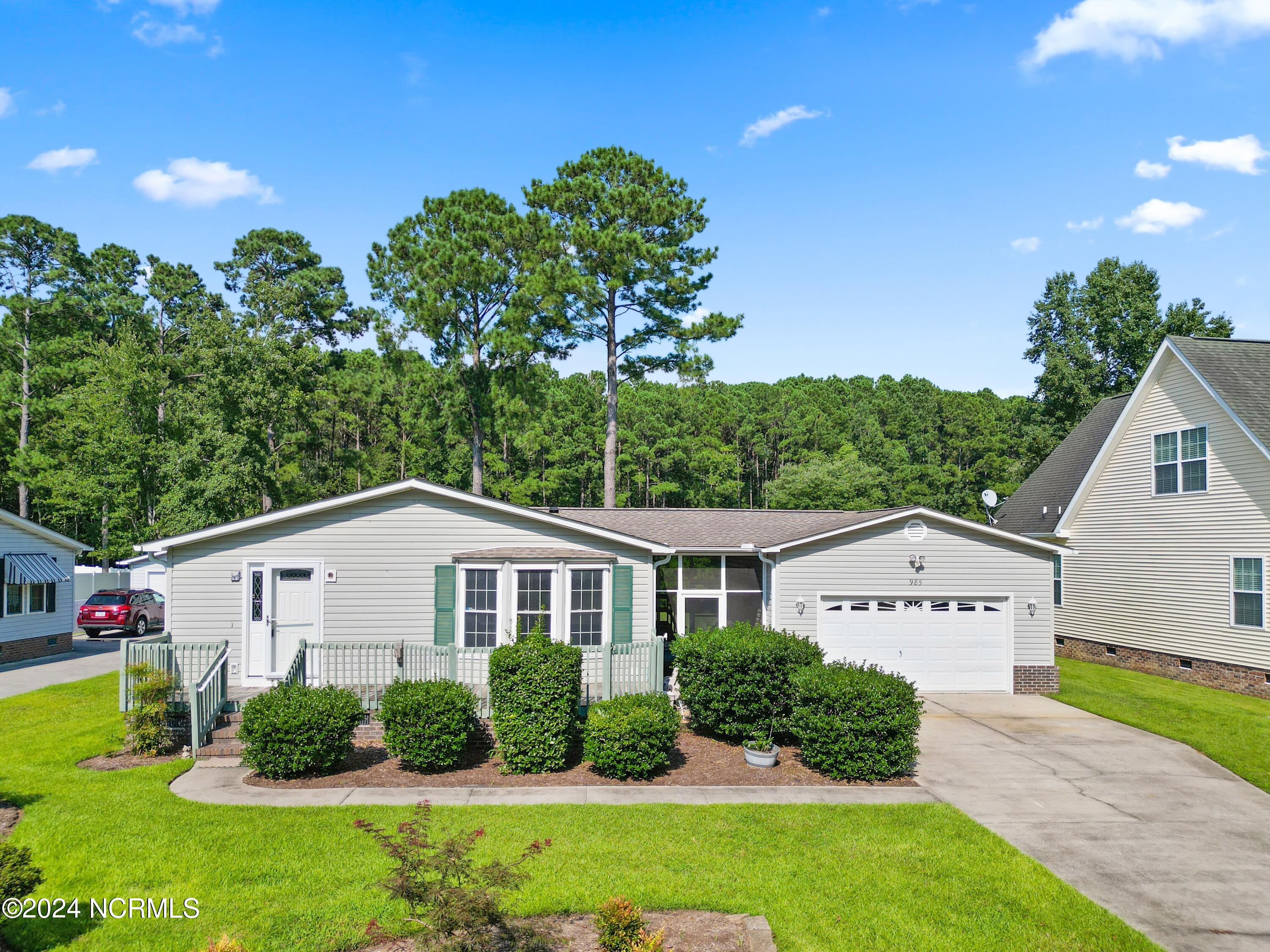 985 Waterview Lane Property Photo 1