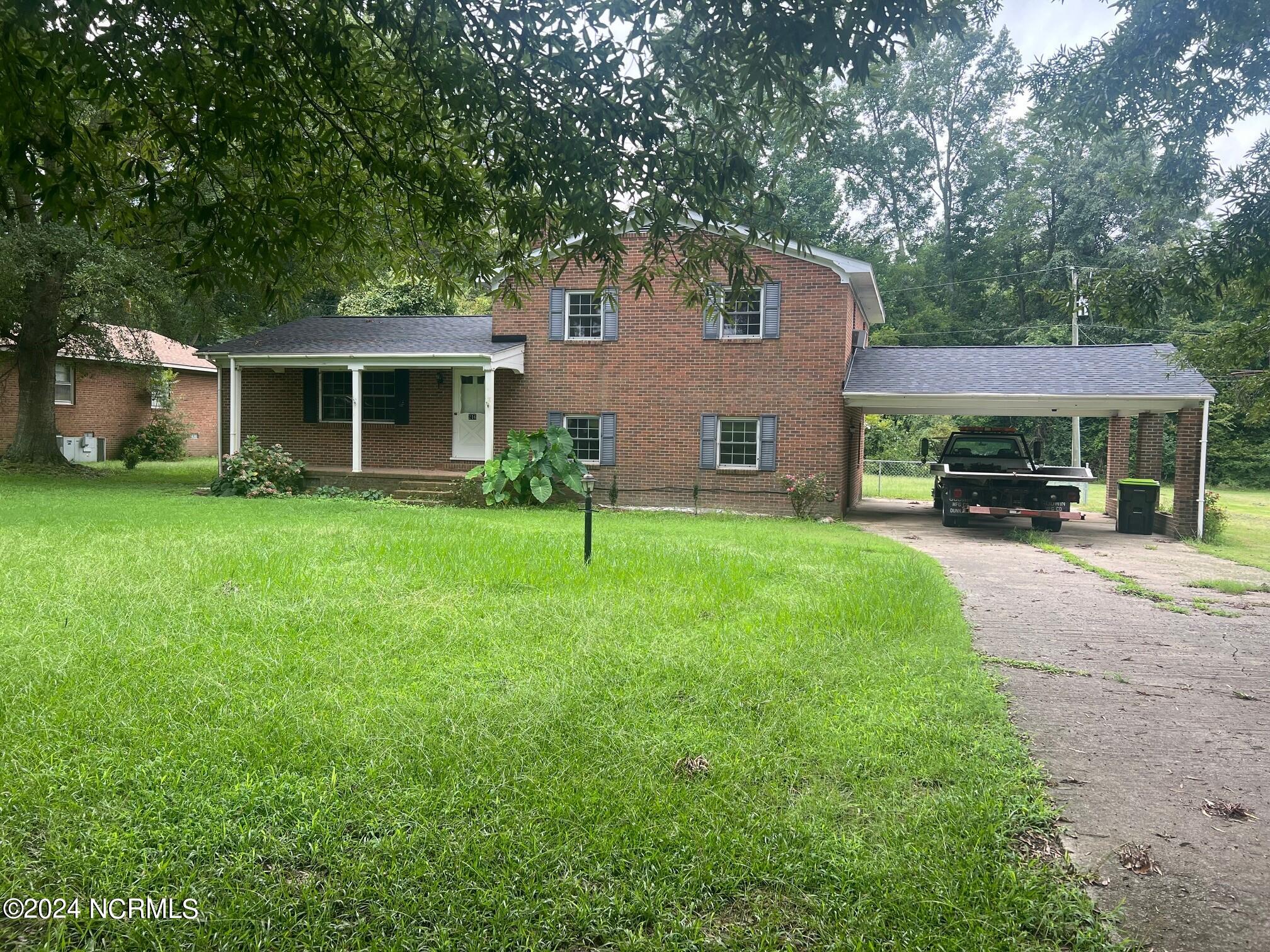 216 Sycamore Street Property Photo