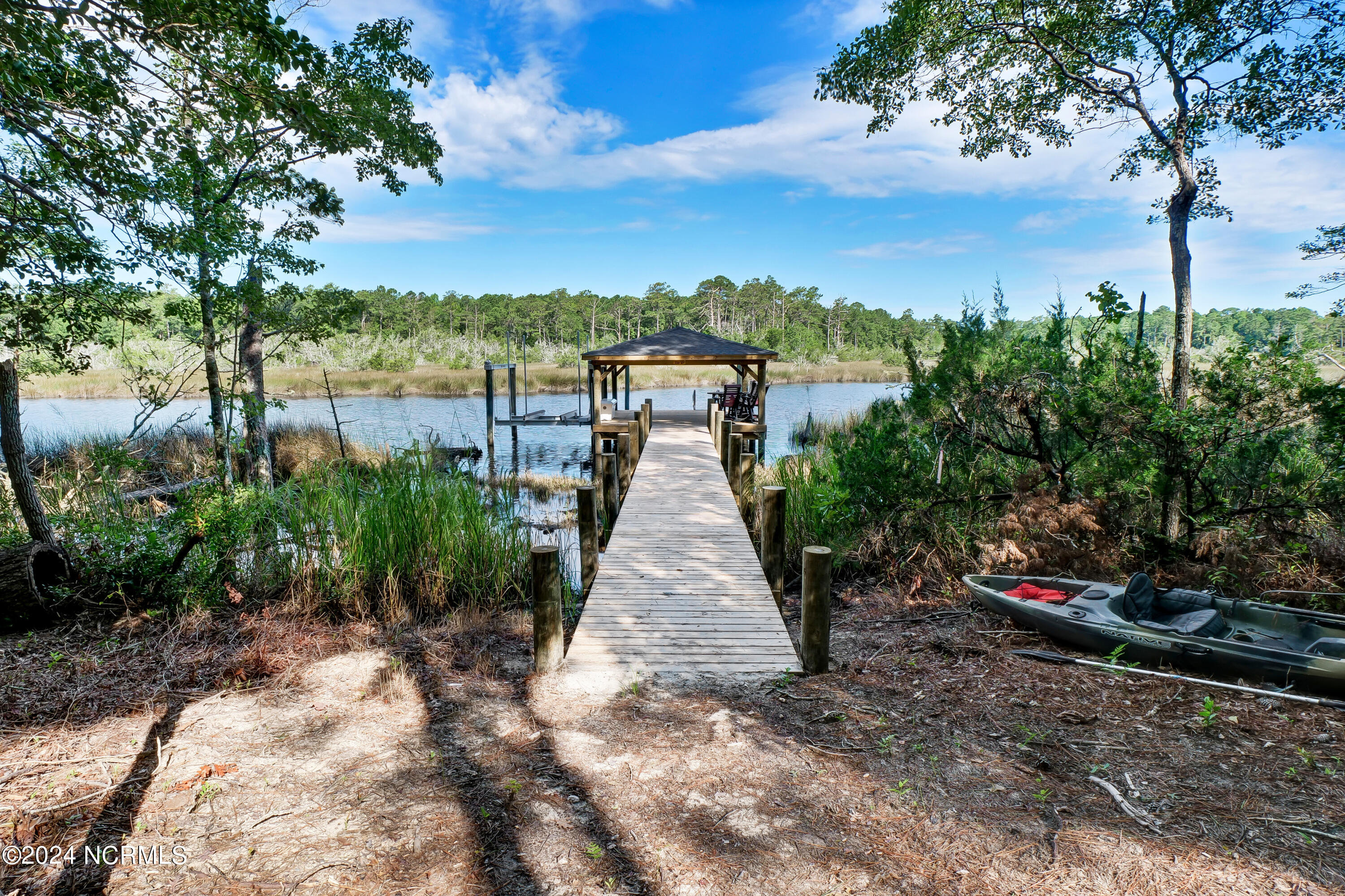 223 Creek View Circle Property Photo 3