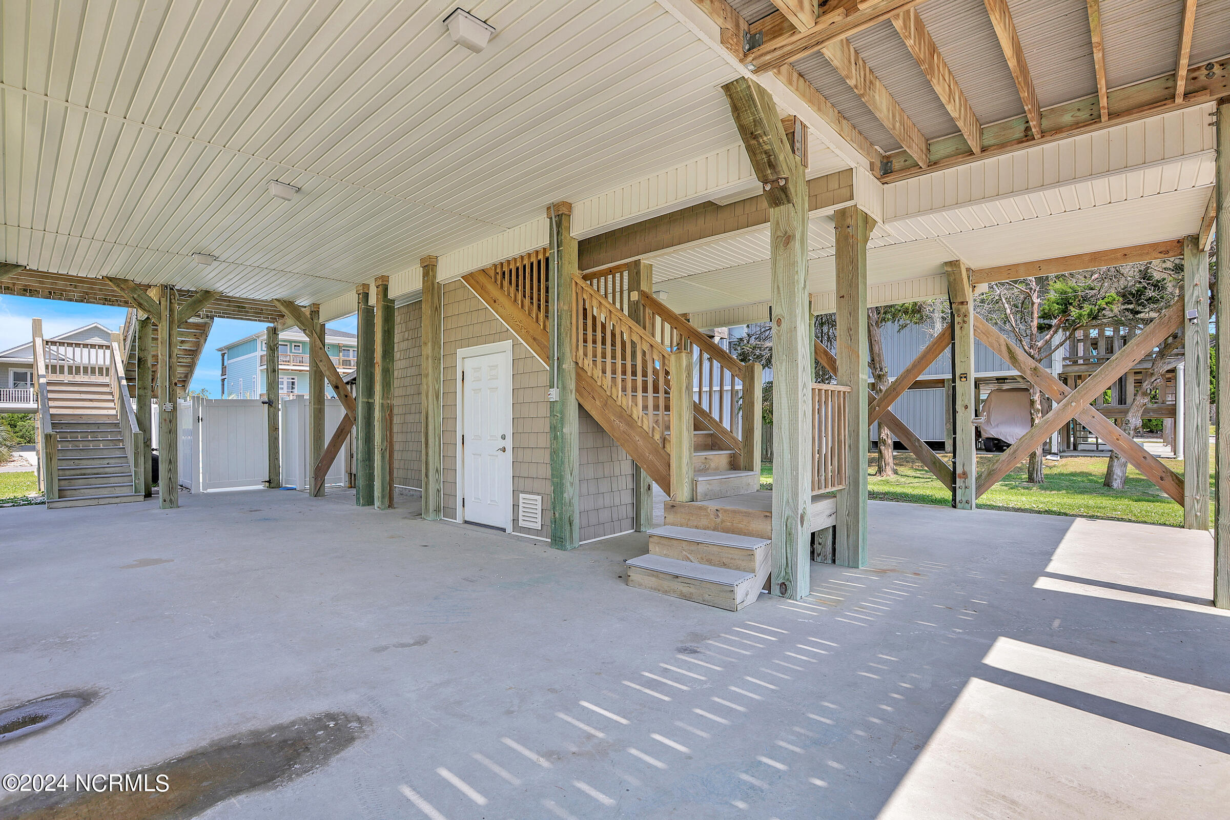 1018 W Dolphin Drive Property Photo 6