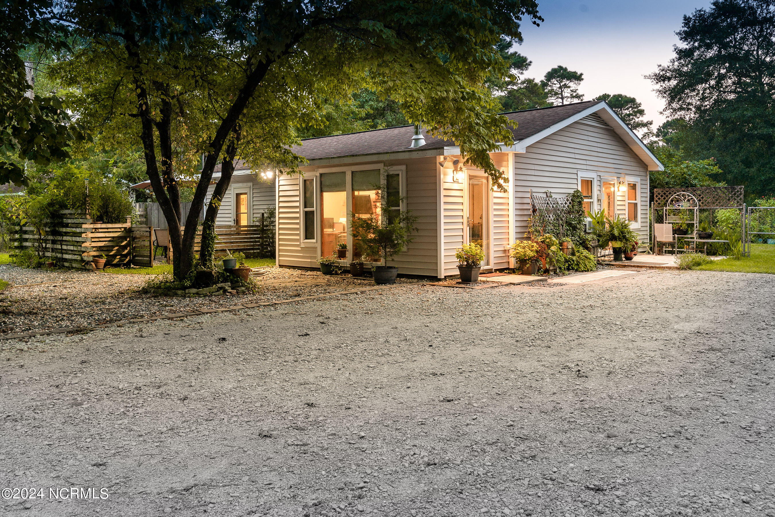 Broad Creek Park Real Estate Listings Main Image