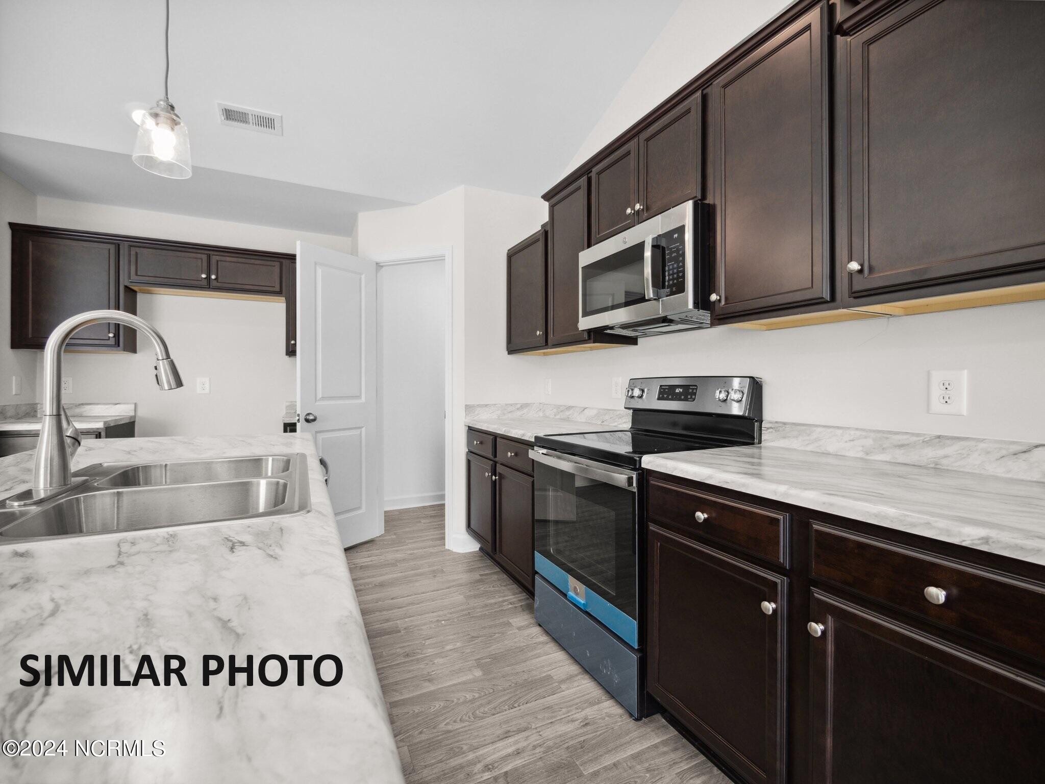 107 Woodford Drive Property Photo 10