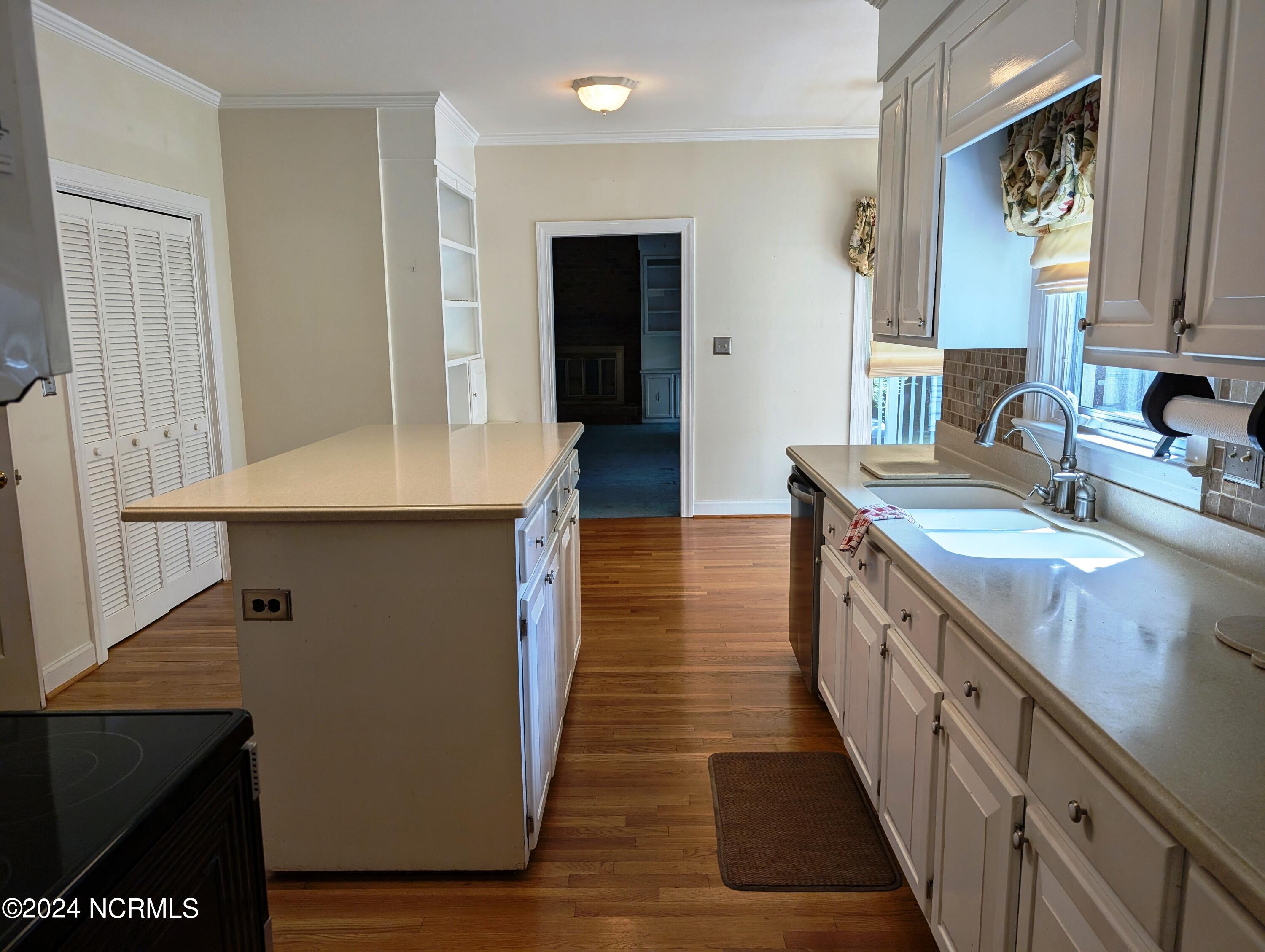 1711 Westbrook Drive Property Photo 6