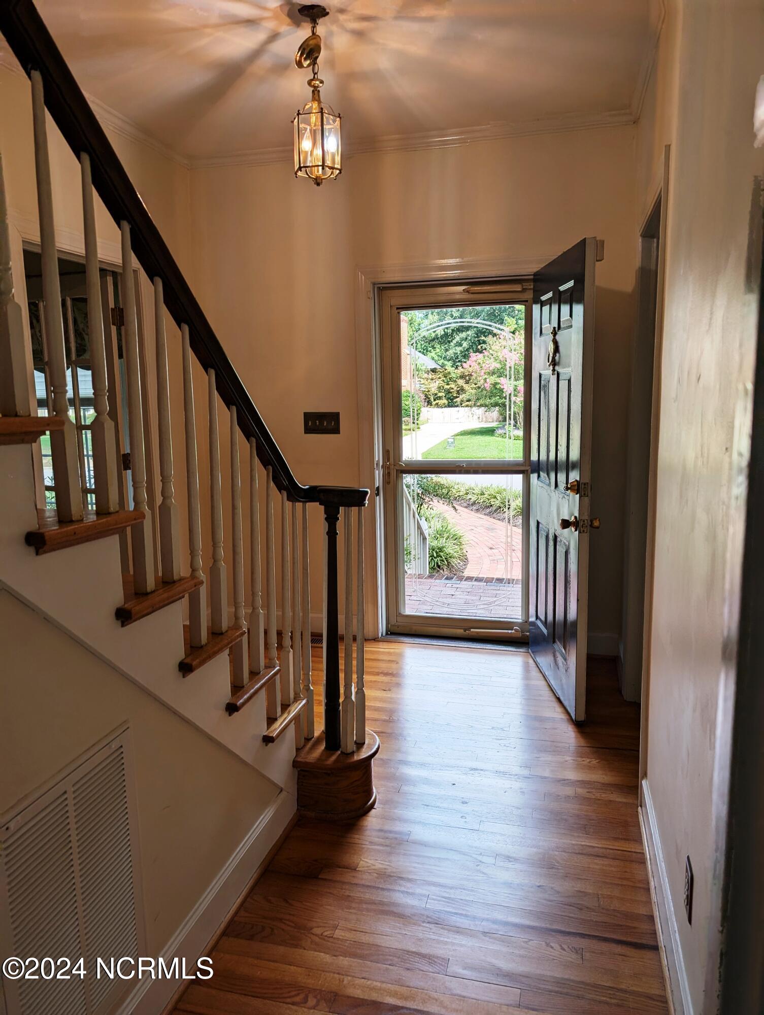 1711 Westbrook Drive Property Photo 11