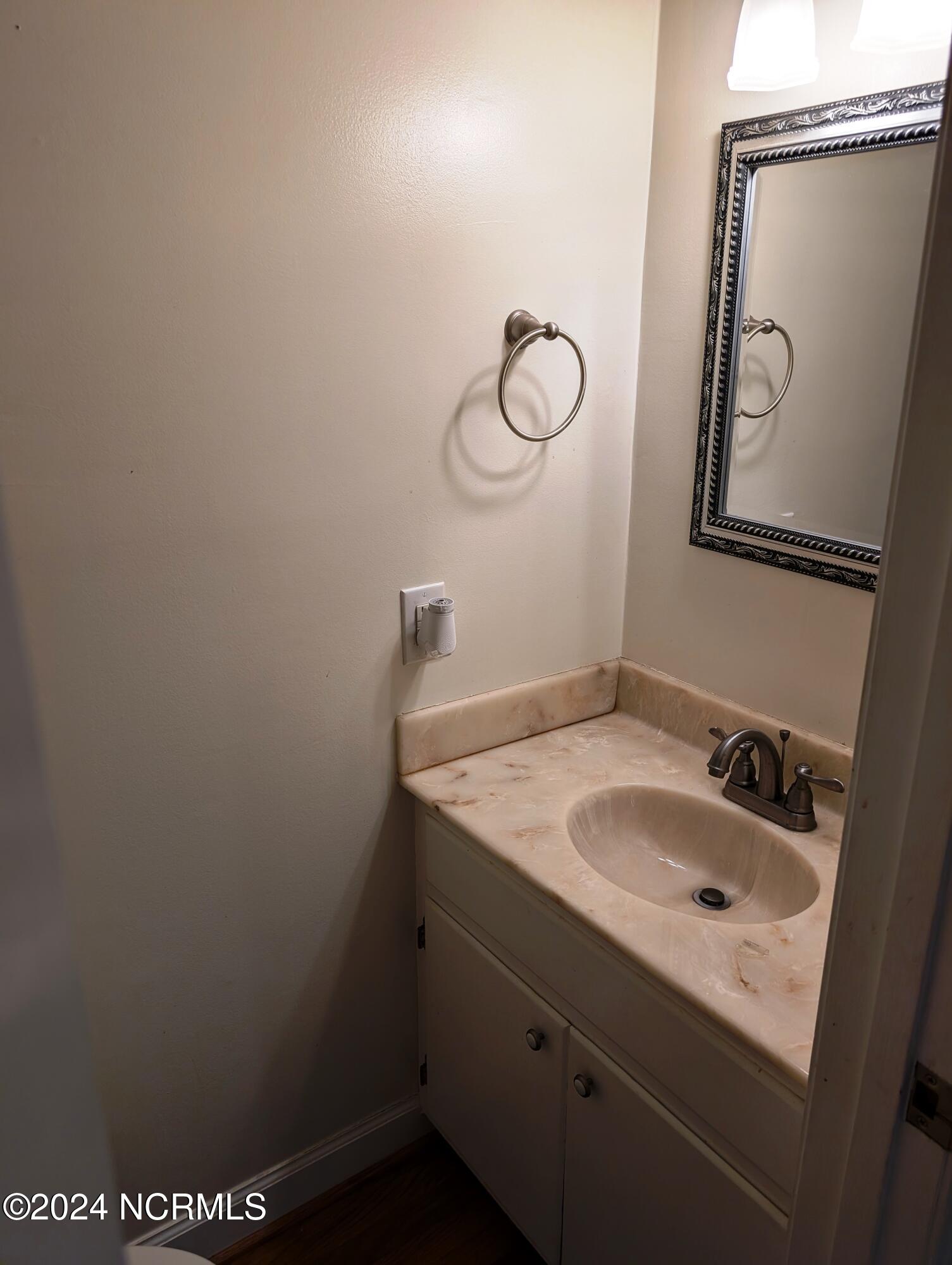 1711 Westbrook Drive Property Photo 12