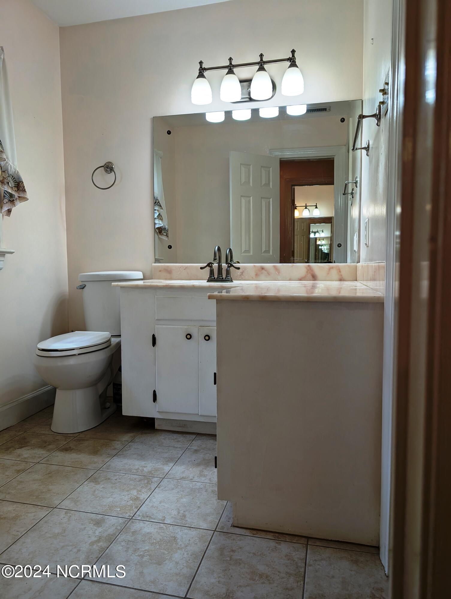1711 Westbrook Drive Property Photo 23